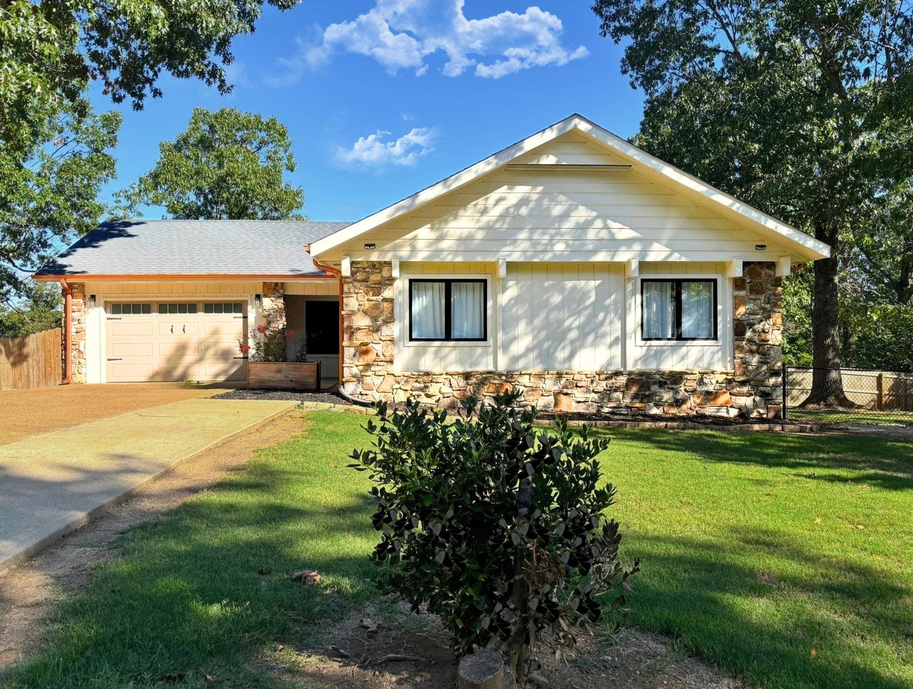 17 Conda Drive — photo