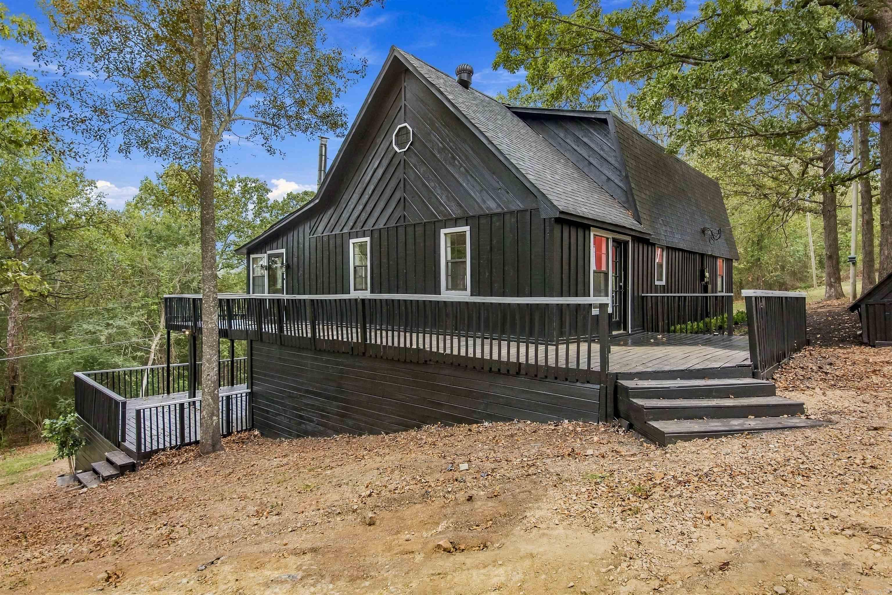 6233 Reeves Lane — photo