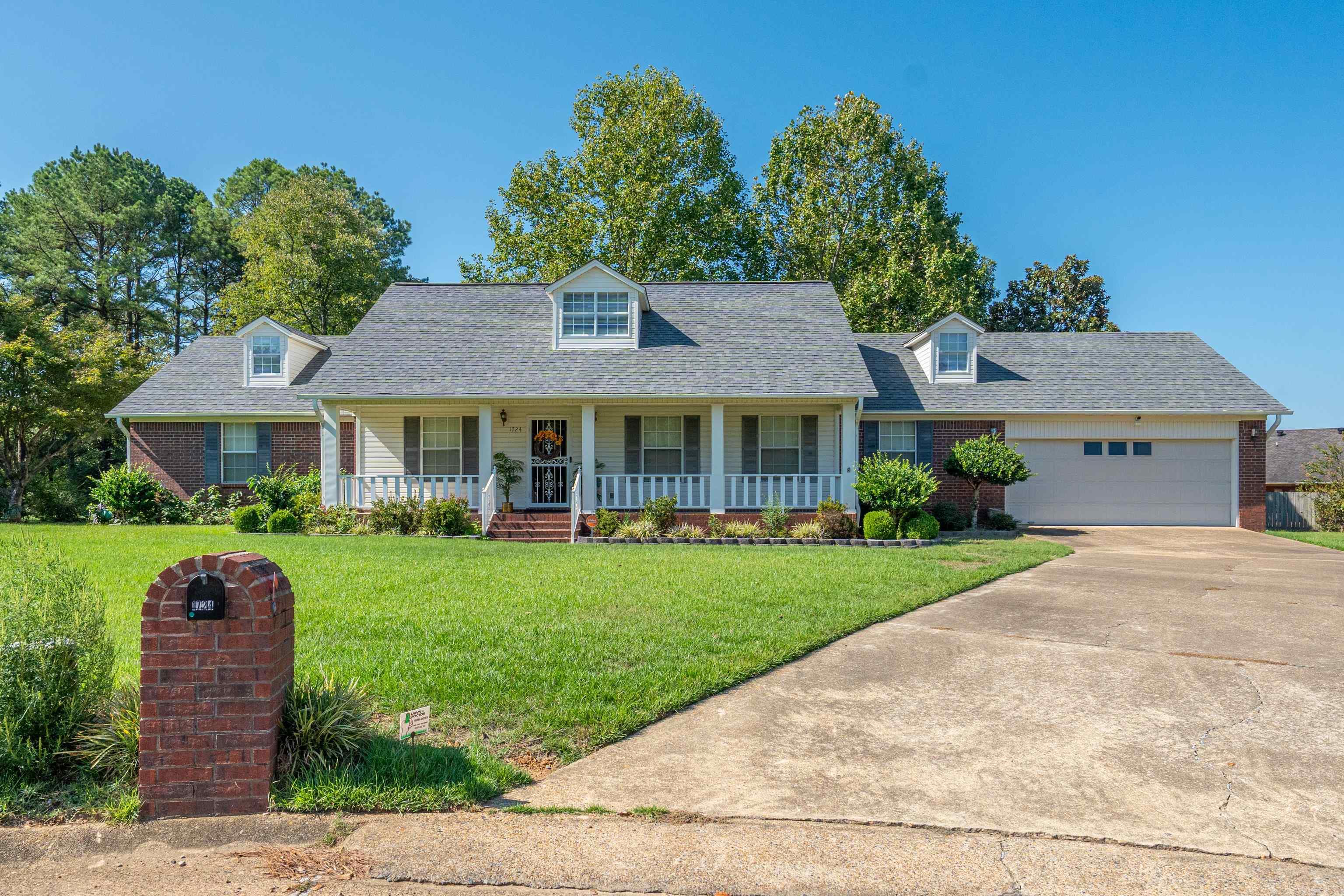 1724 Regency Drive — photo