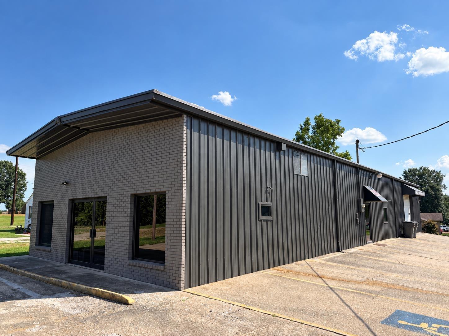 4410 W Kingshighway — photo