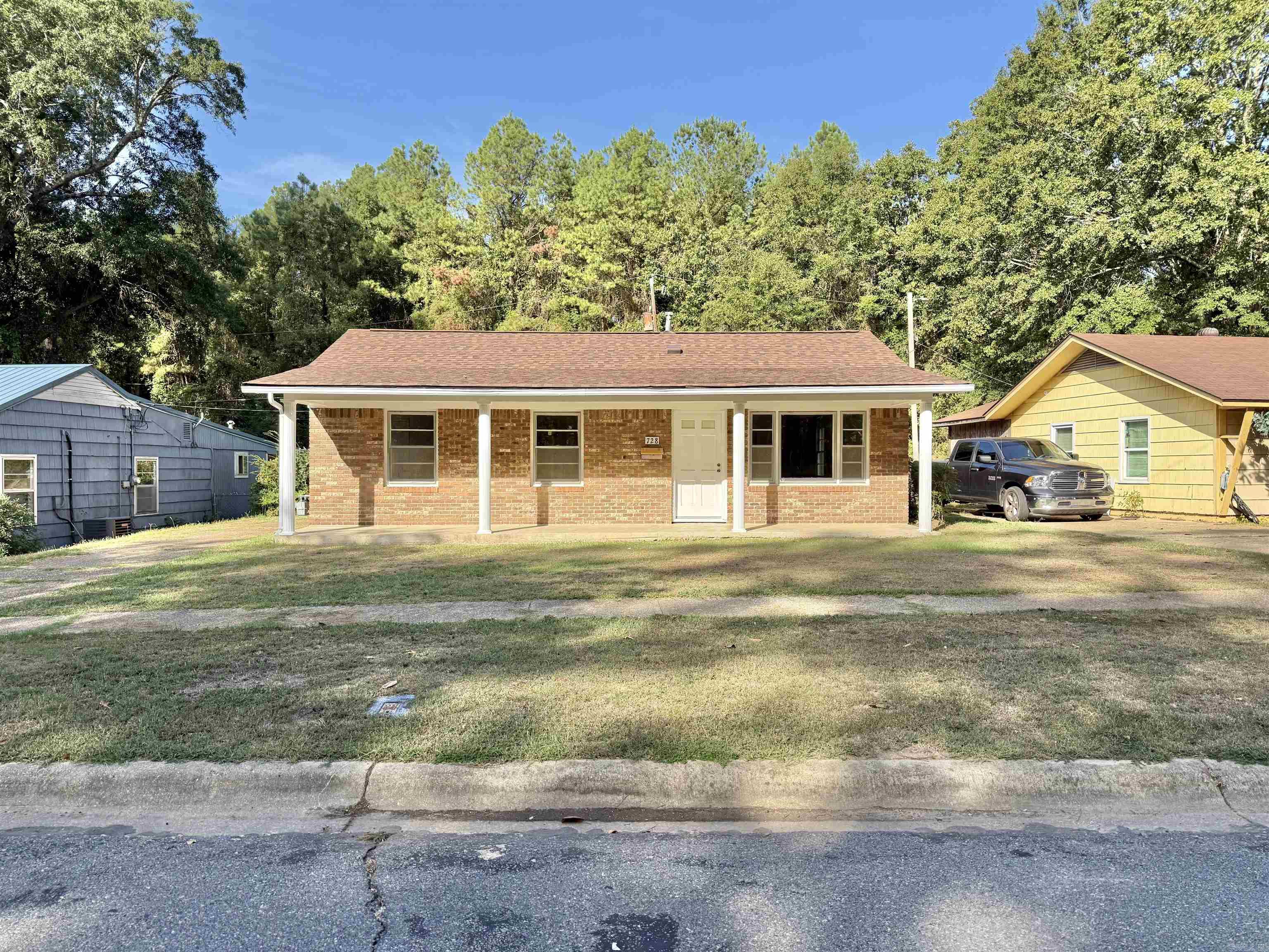 728 Lucas Lane — photo