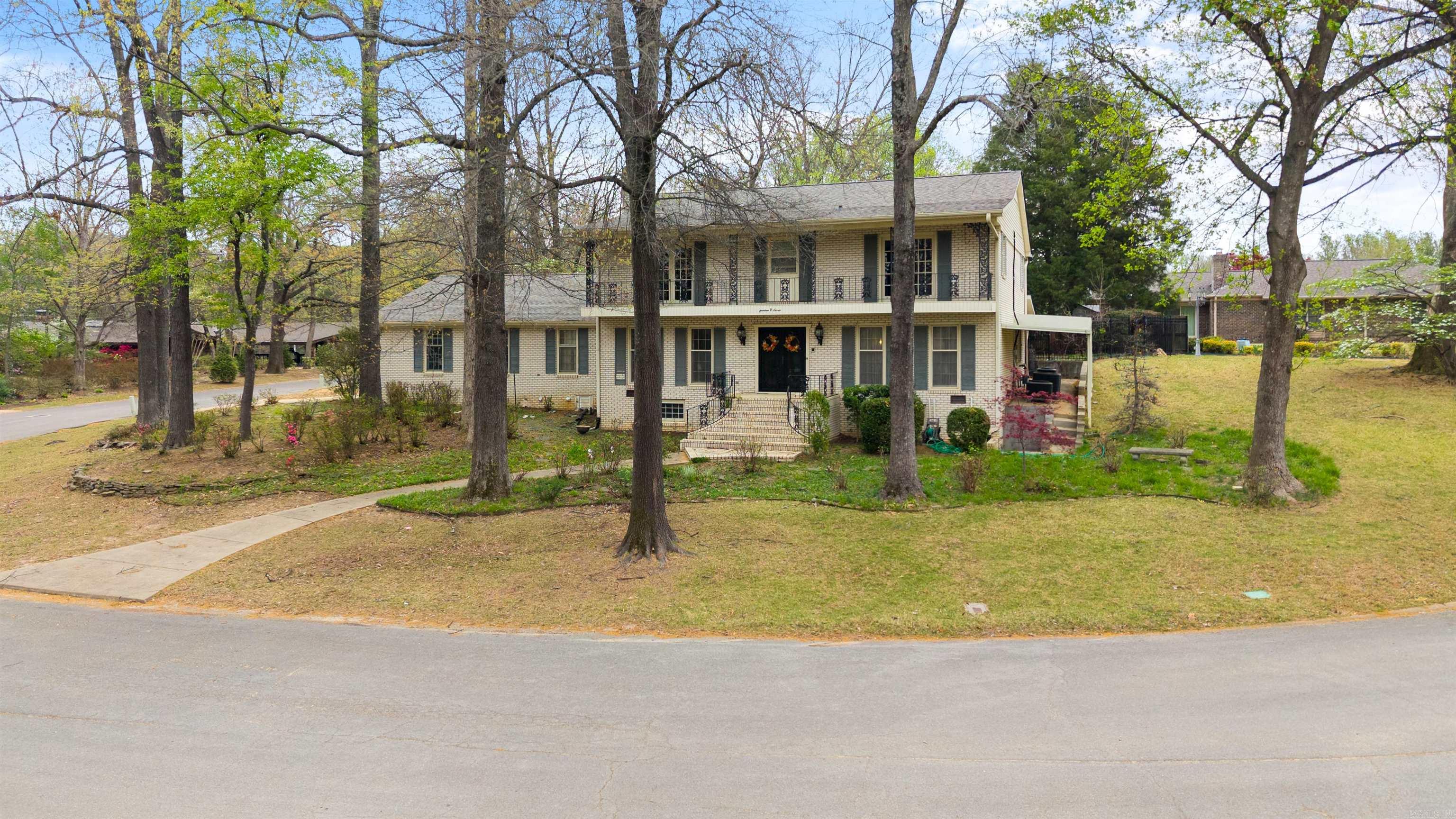 1407 Redbud — photo
