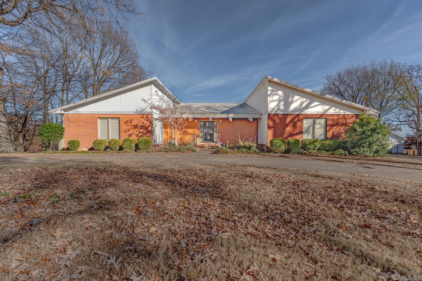 2806 Harrisburg Road — photo