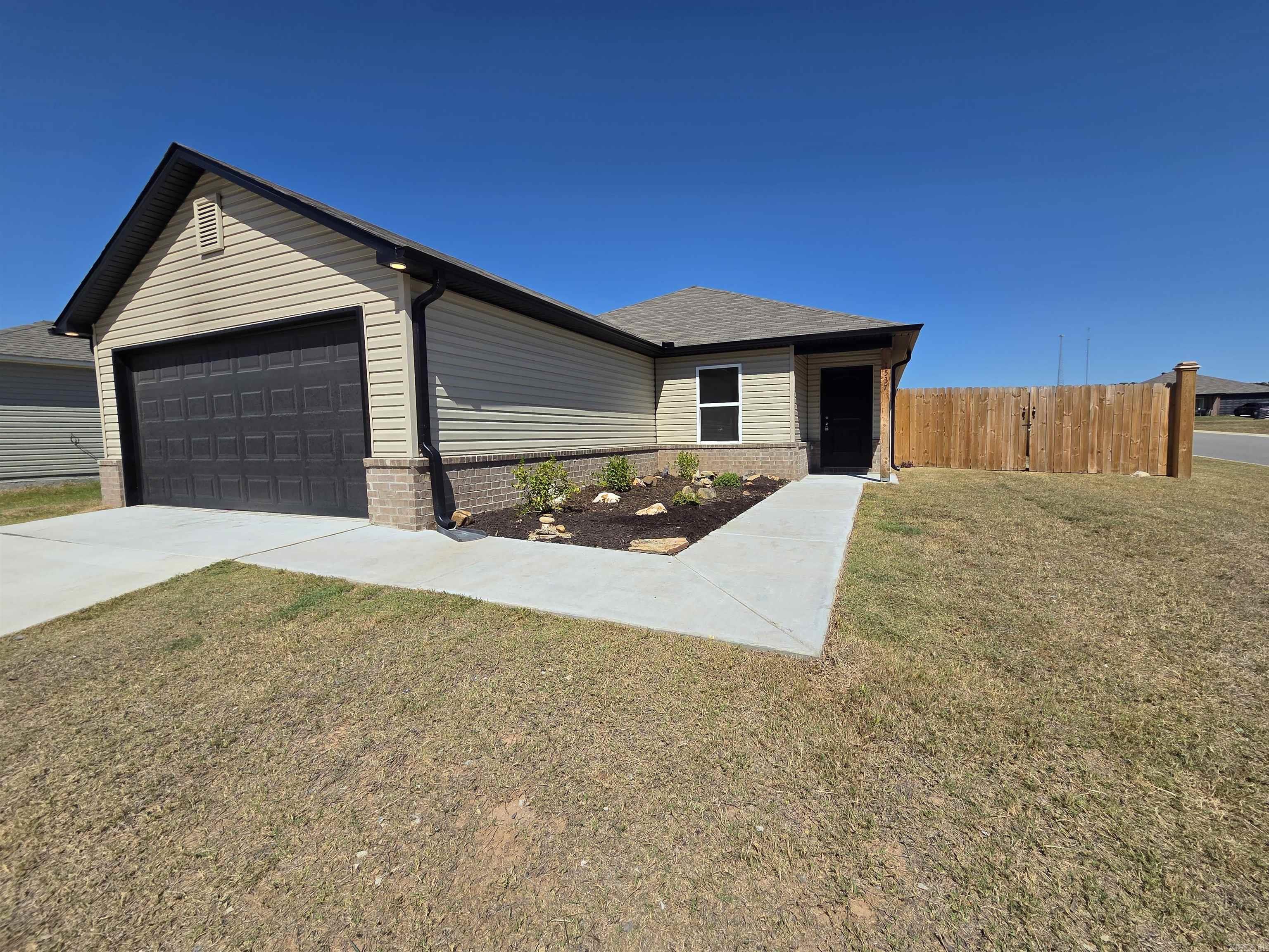 1537 Meadows Drive — photo