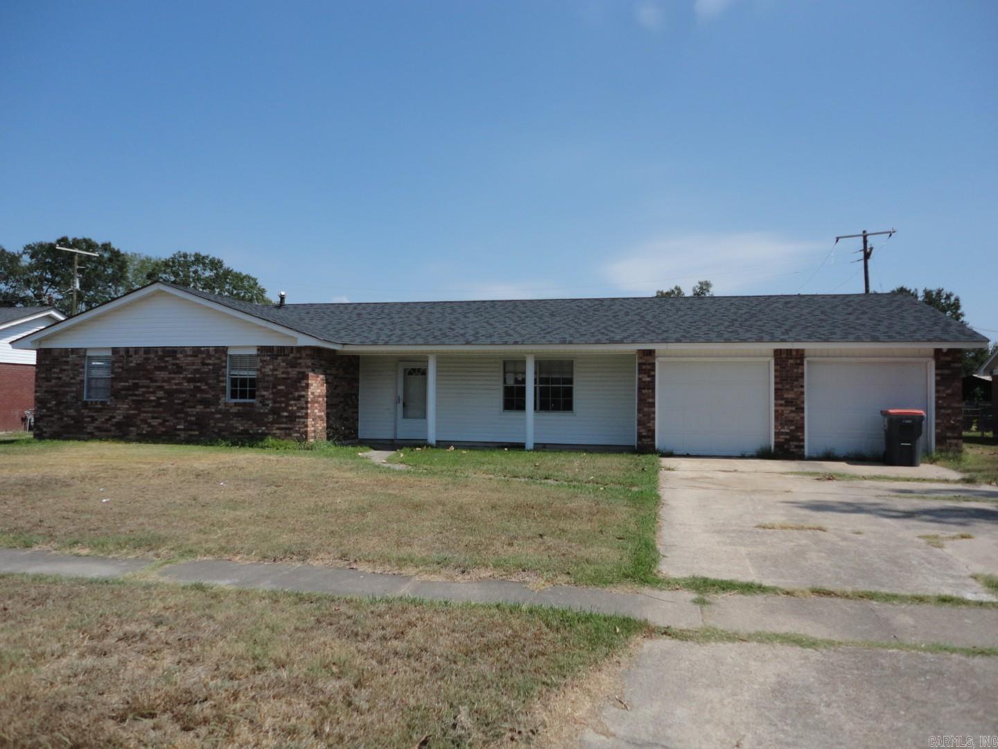 2905 S Taft Street — photo