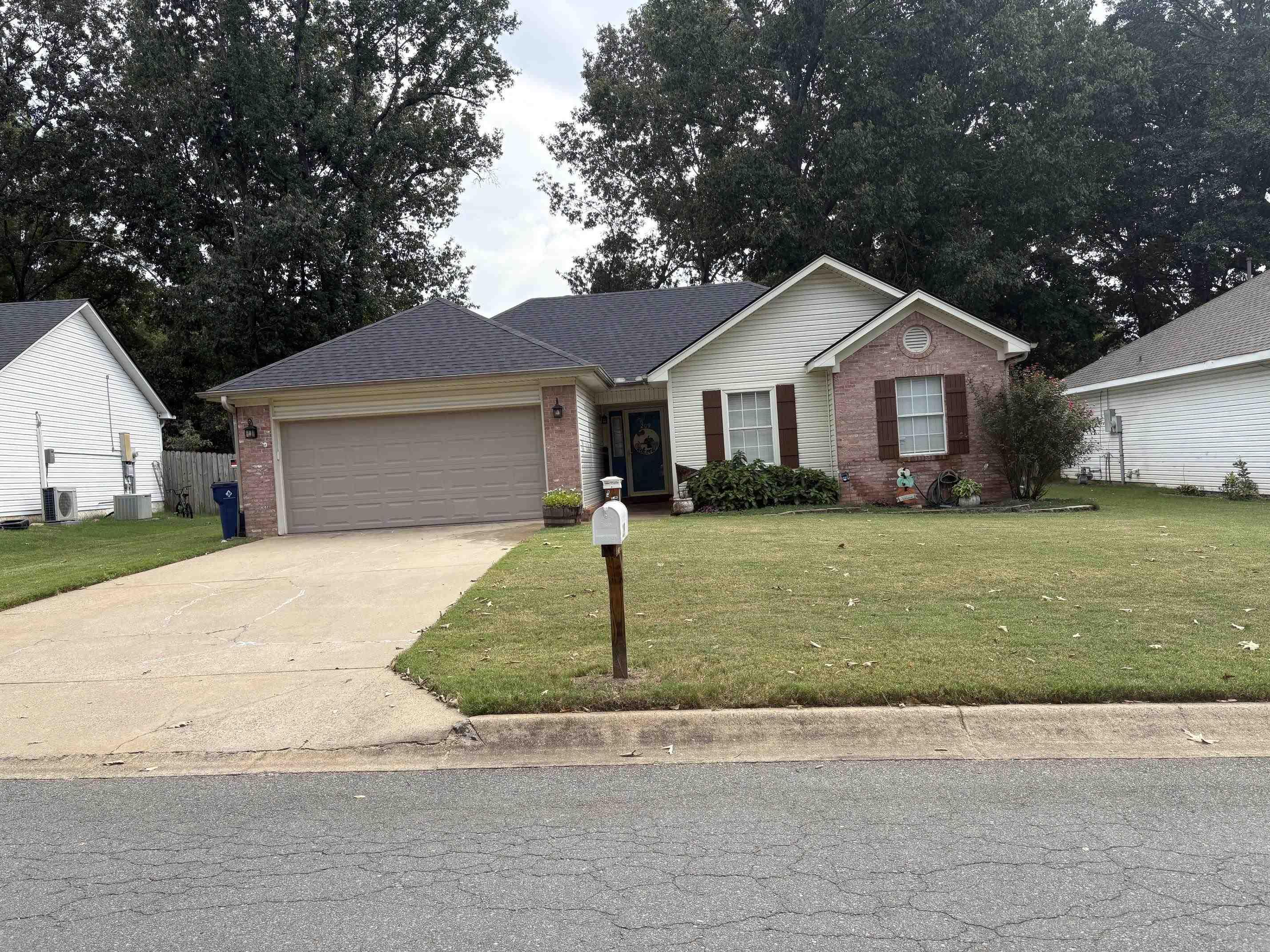 209 Rodney Guthrie Drive — photo