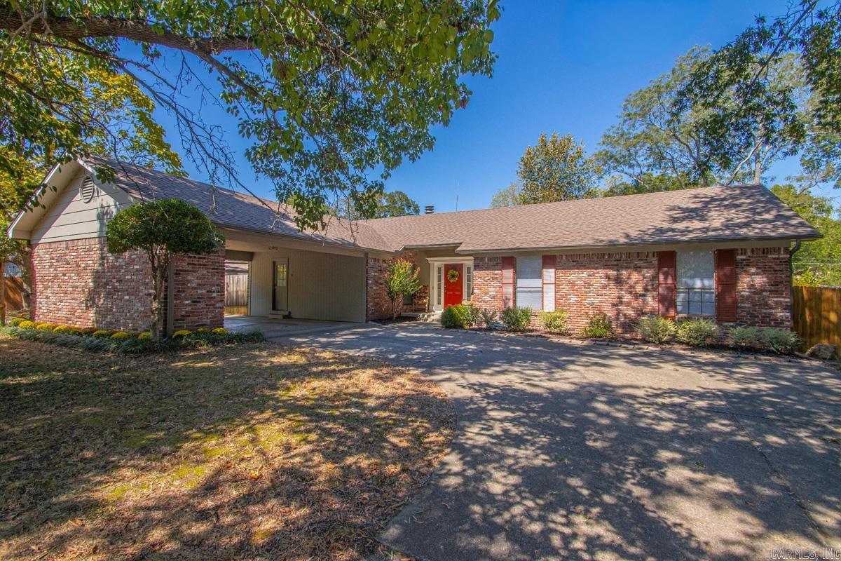 101 Round Leaf Court — photo
