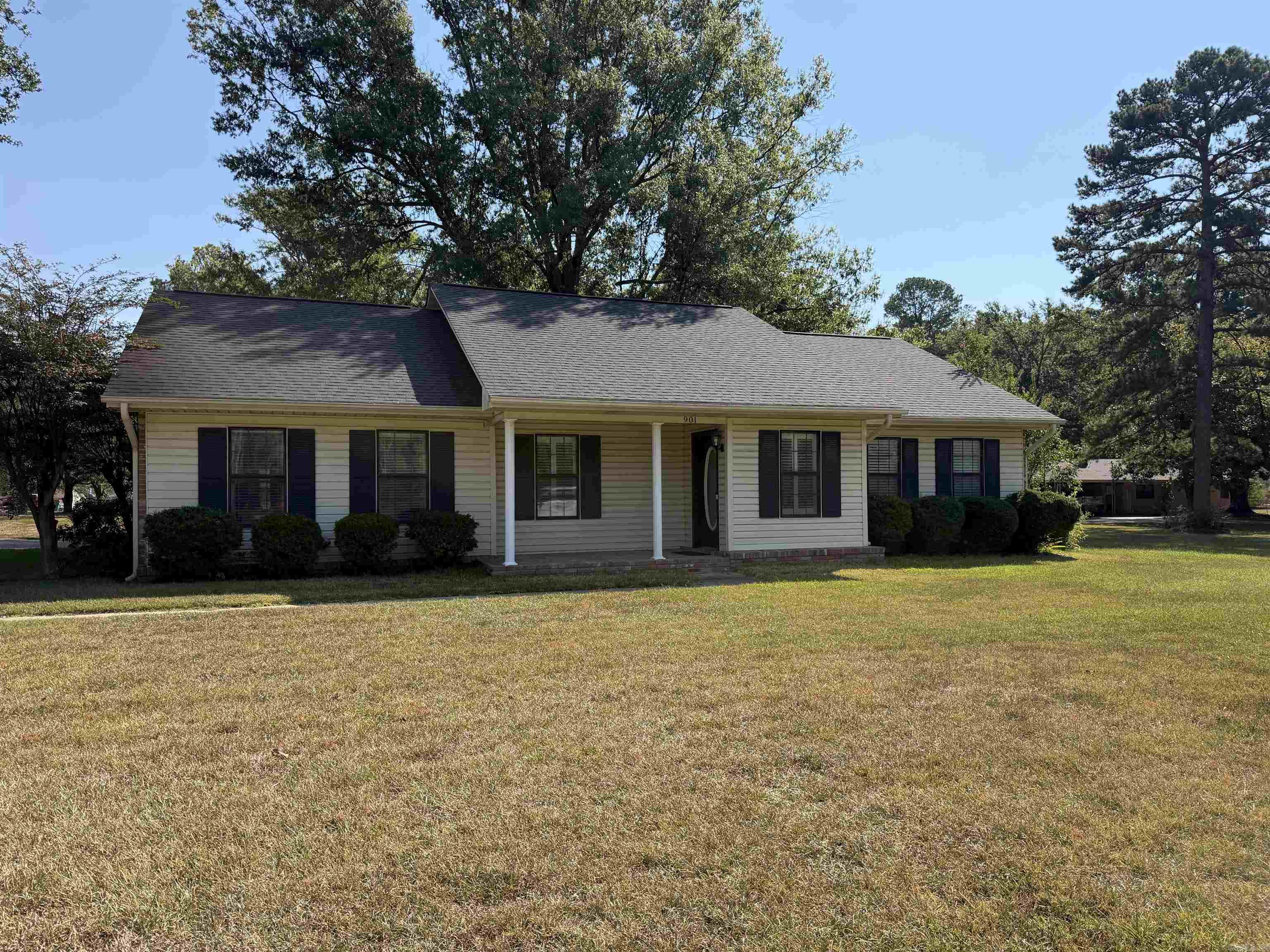 901 Robin Road — photo