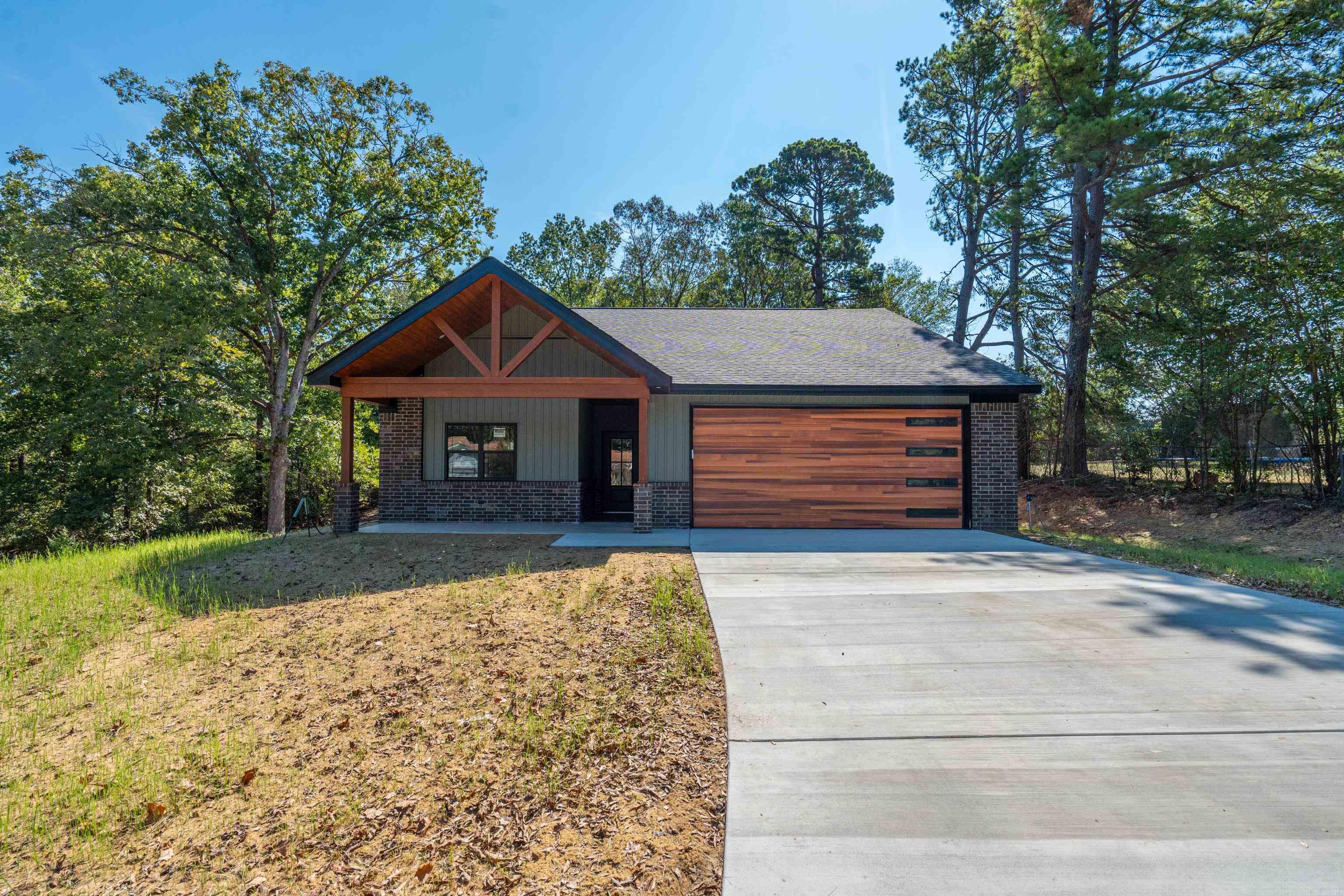202 Brantley Circle — photo