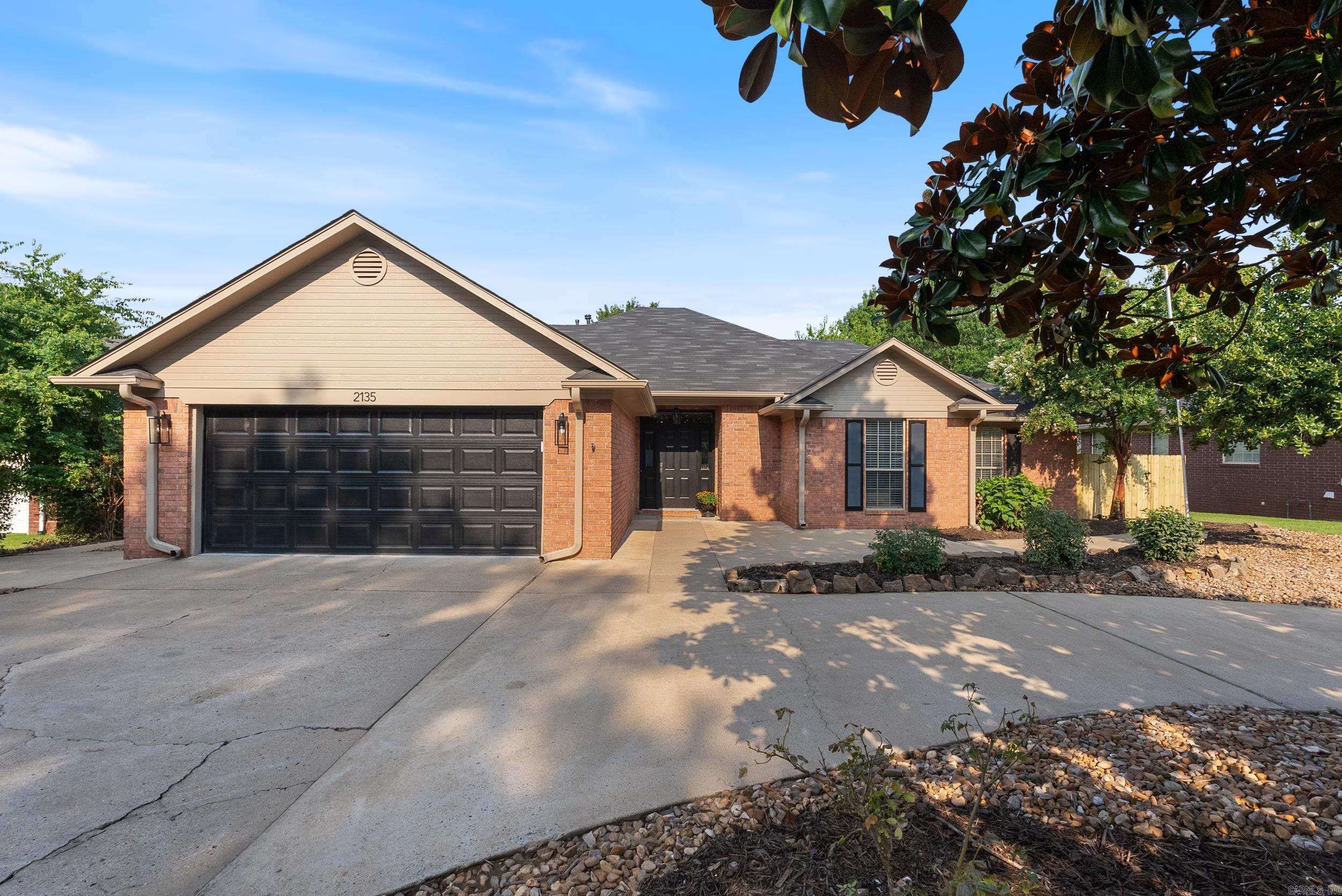 2135 Maplewood Drive — photo