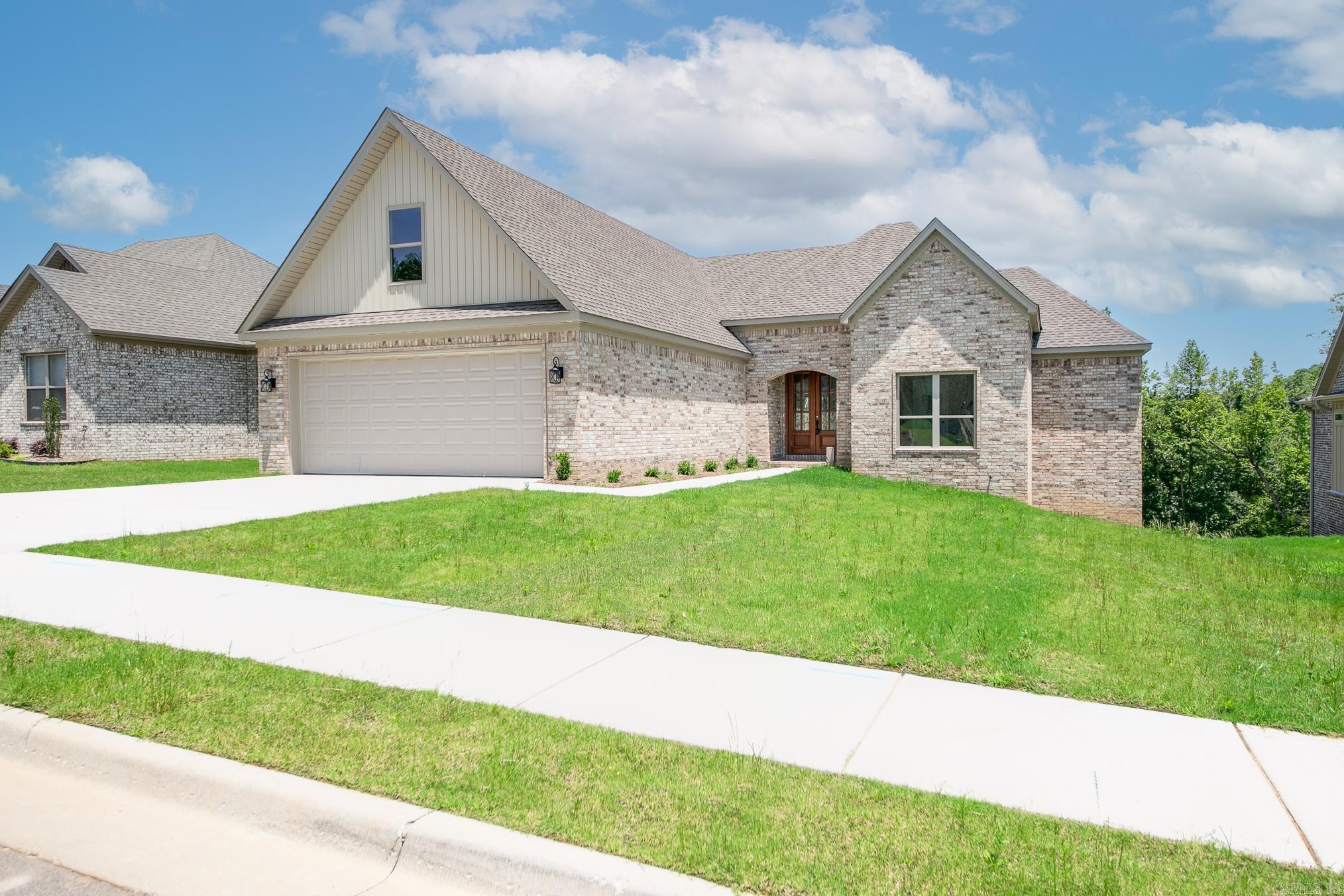 556 Valley Oak Drive — photo