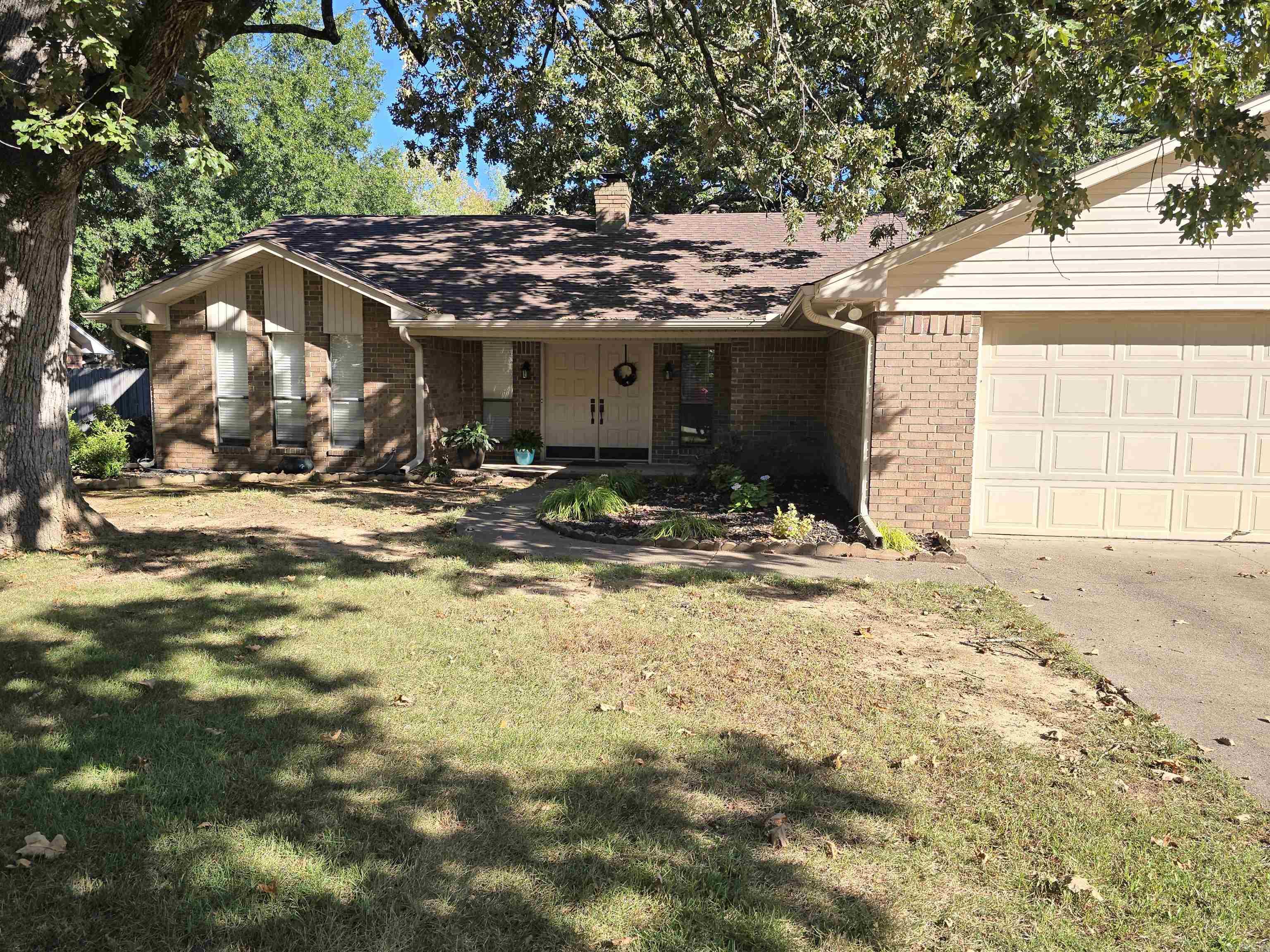 8 Sandstone Drive — photo