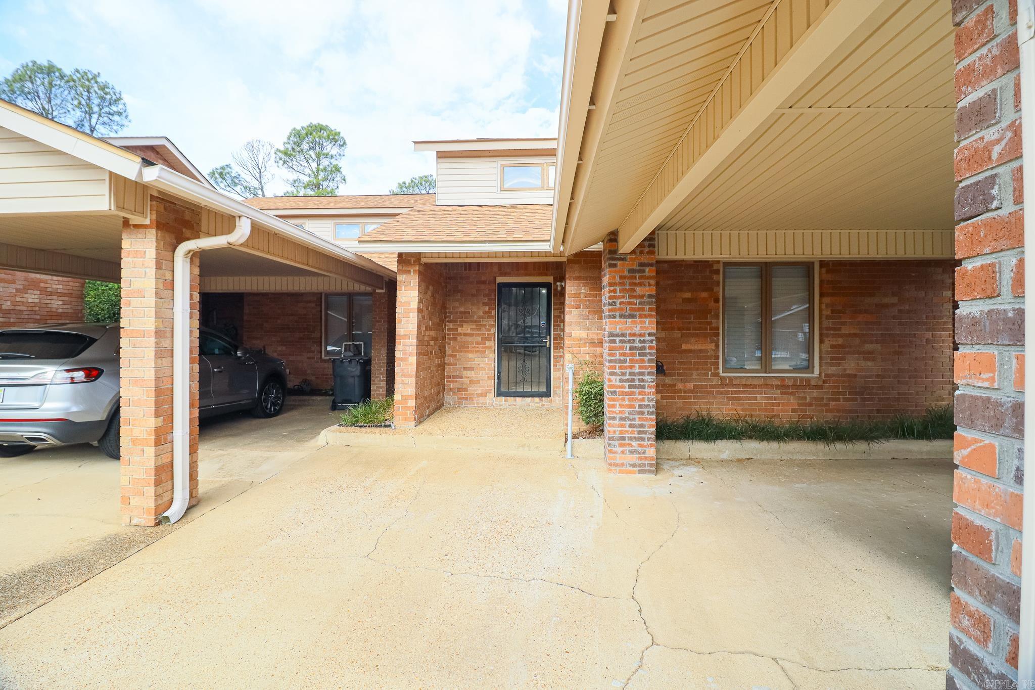 2711 Greenbriar Drive — photo