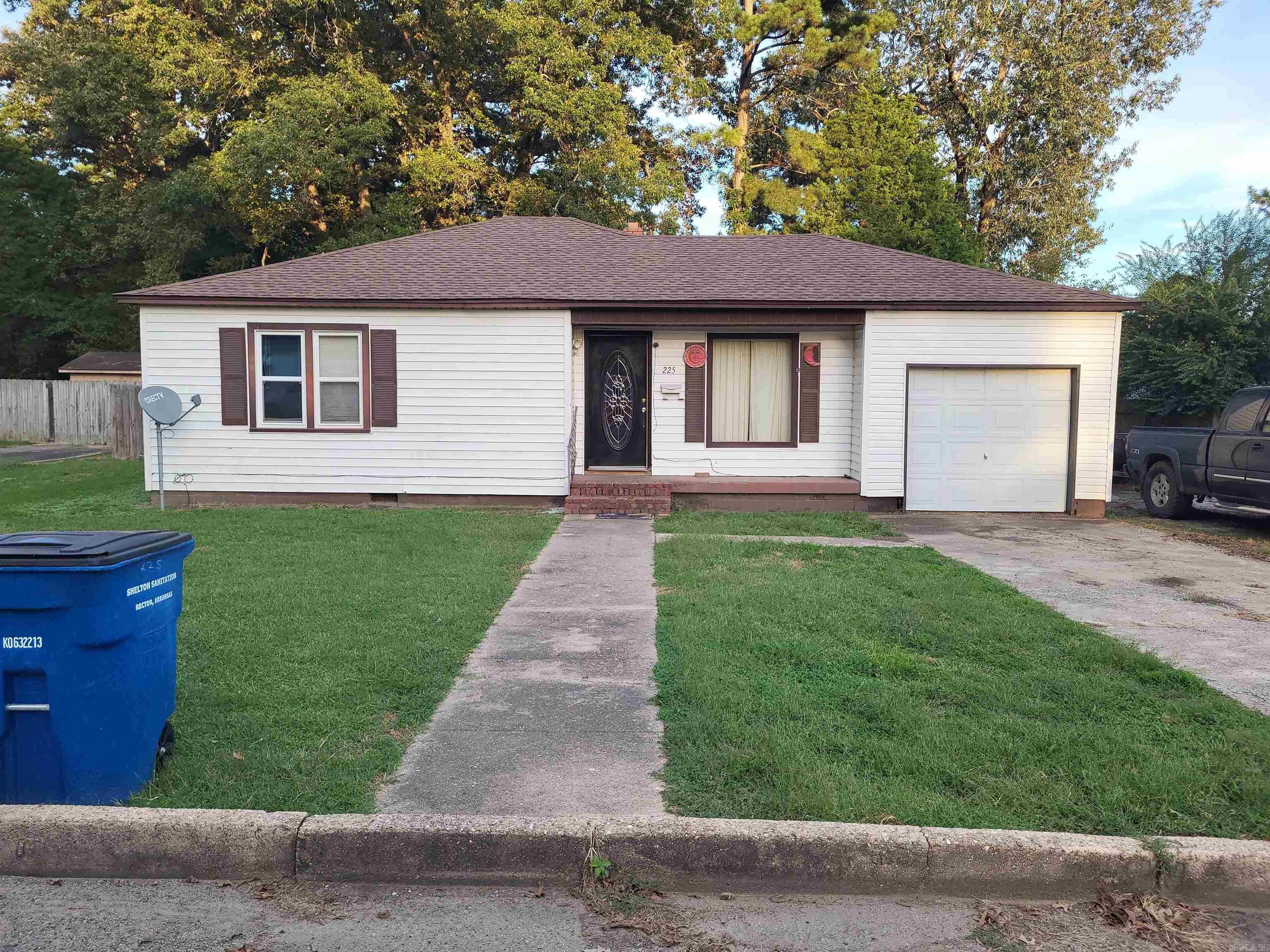 225 S Cagle Street — photo