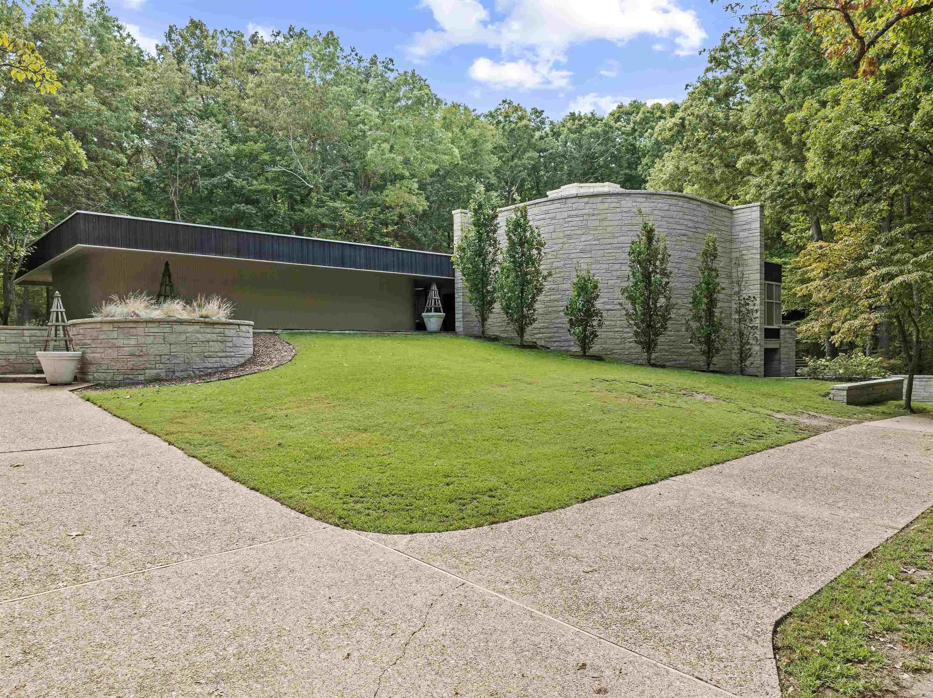 2702 Stonehedge Drive — photo