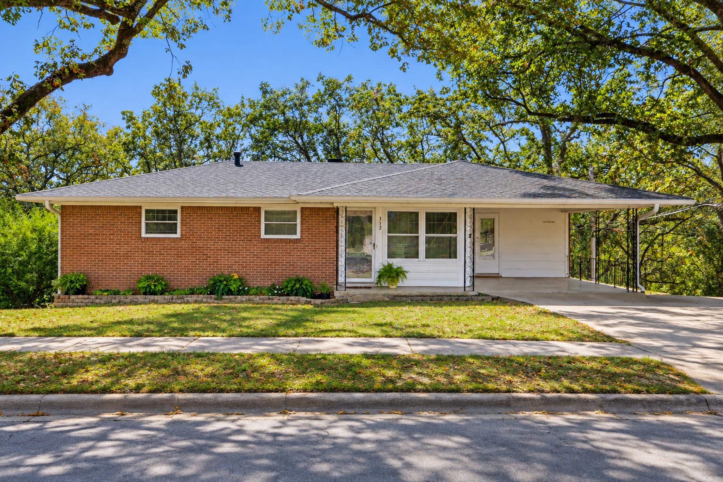 312 W Scenic — photo
