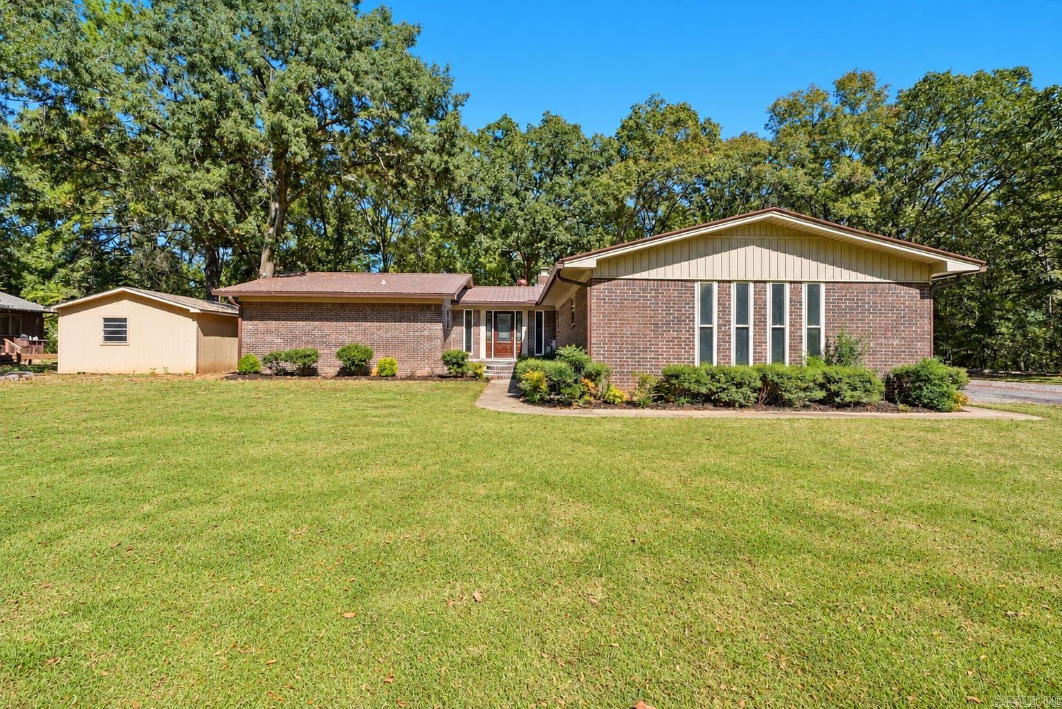 25 Beloit Drive — photo
