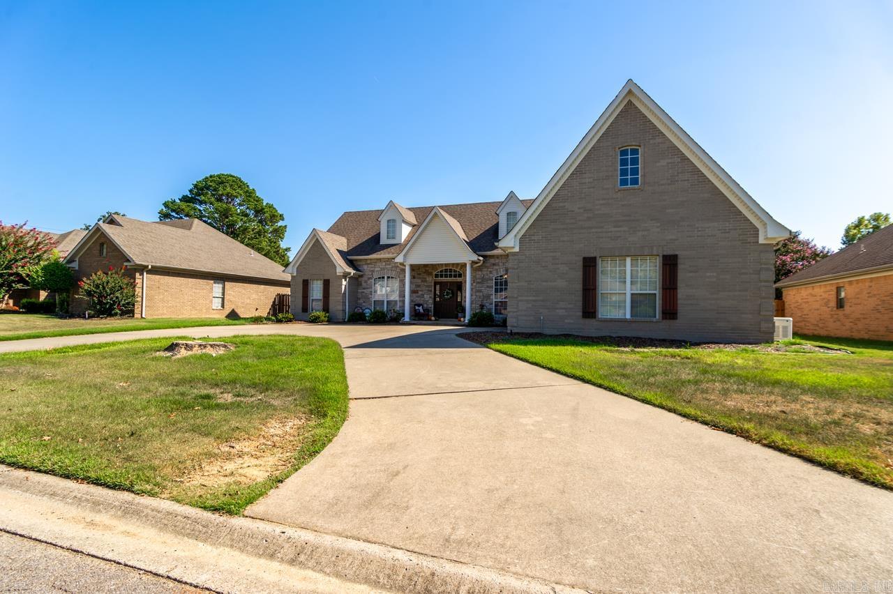 320 Castlegate Drive — photo