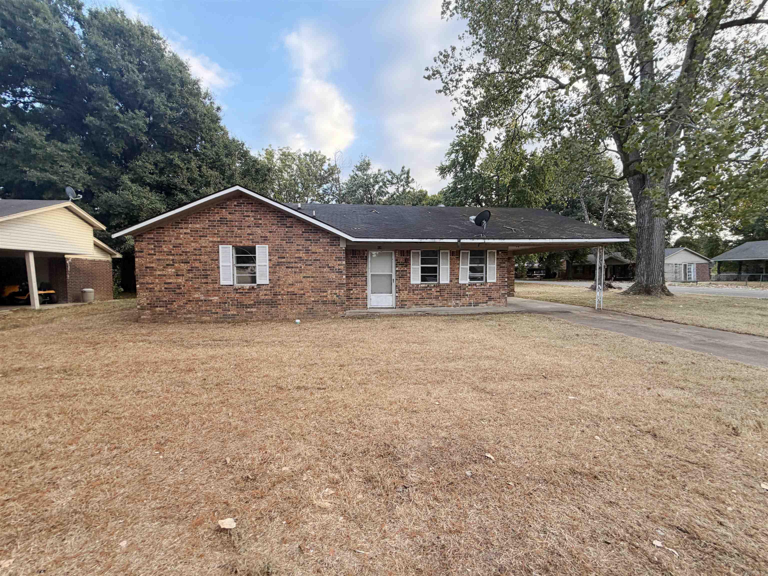 139 W Greenbriar Drive — photo