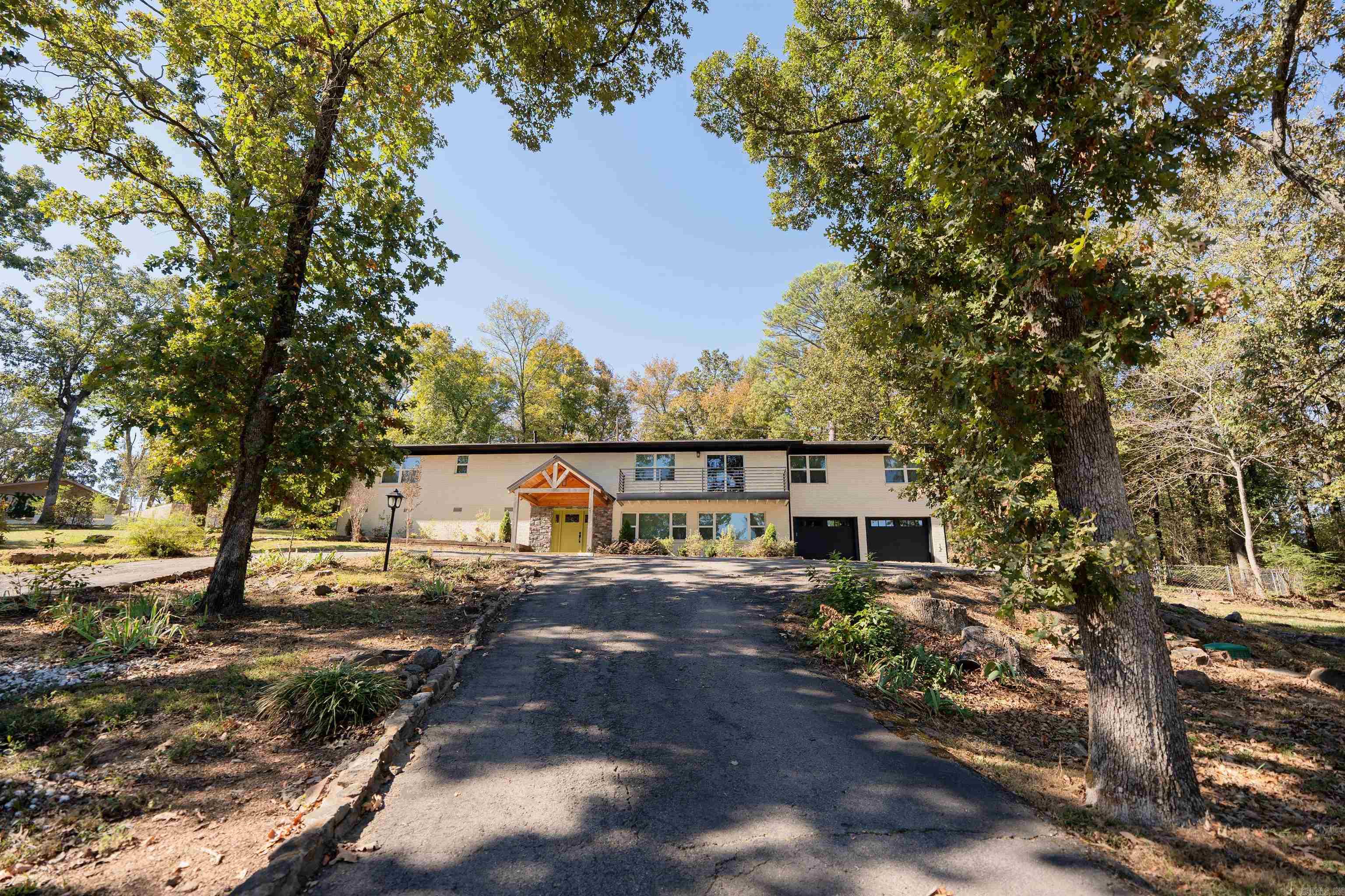 901 Skyline Drive — photo