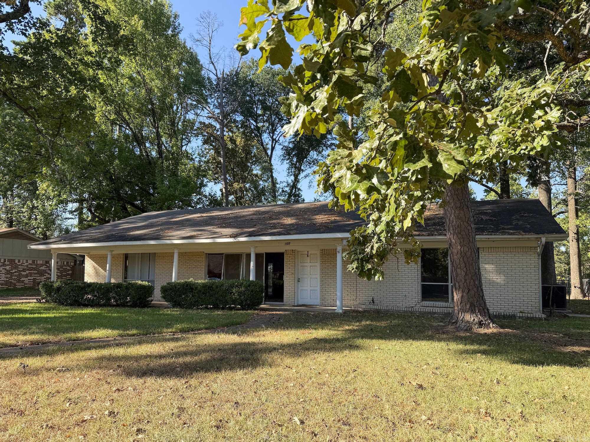 105 Woodbriar Way — photo