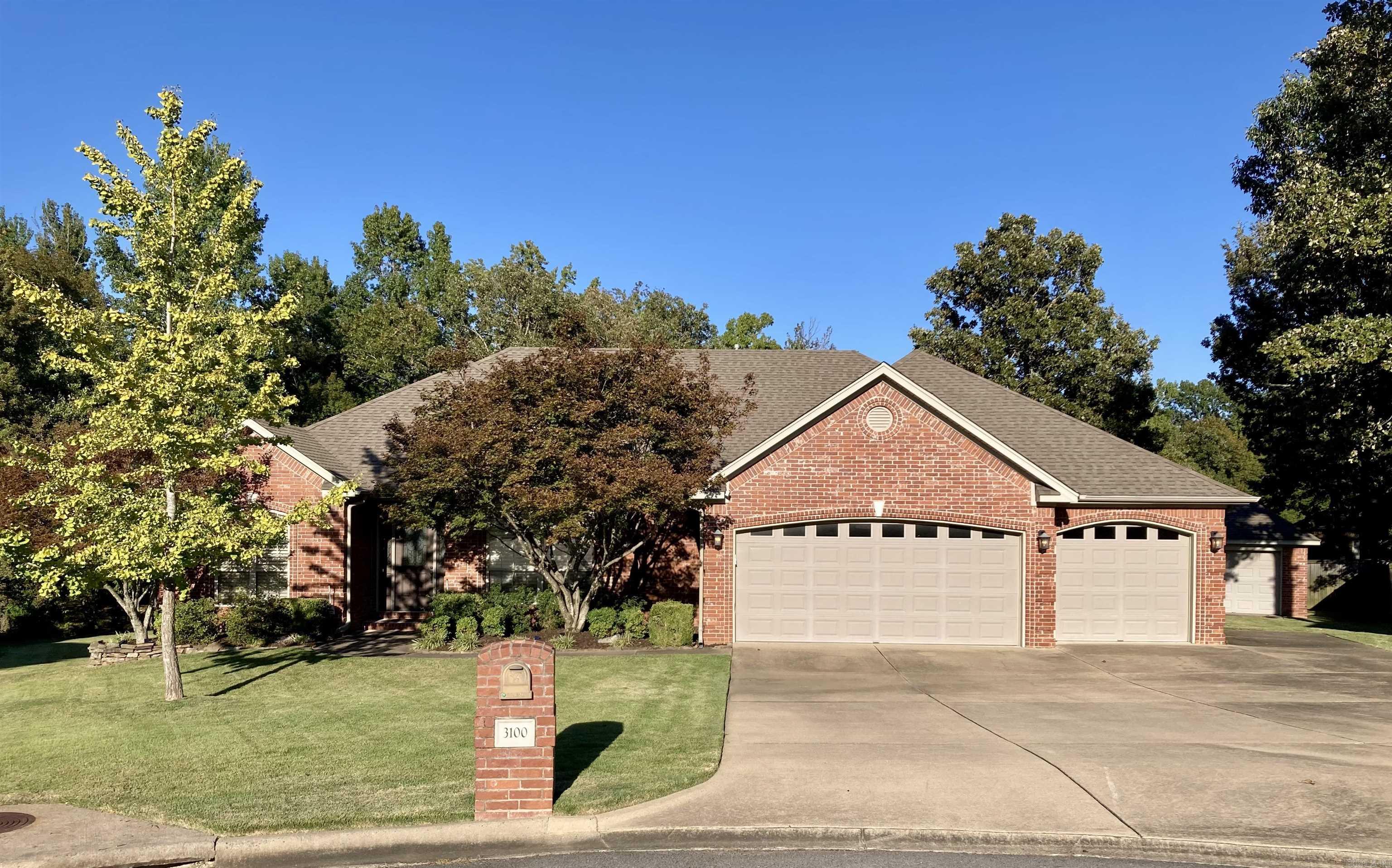 3100 Clearwater Court — photo