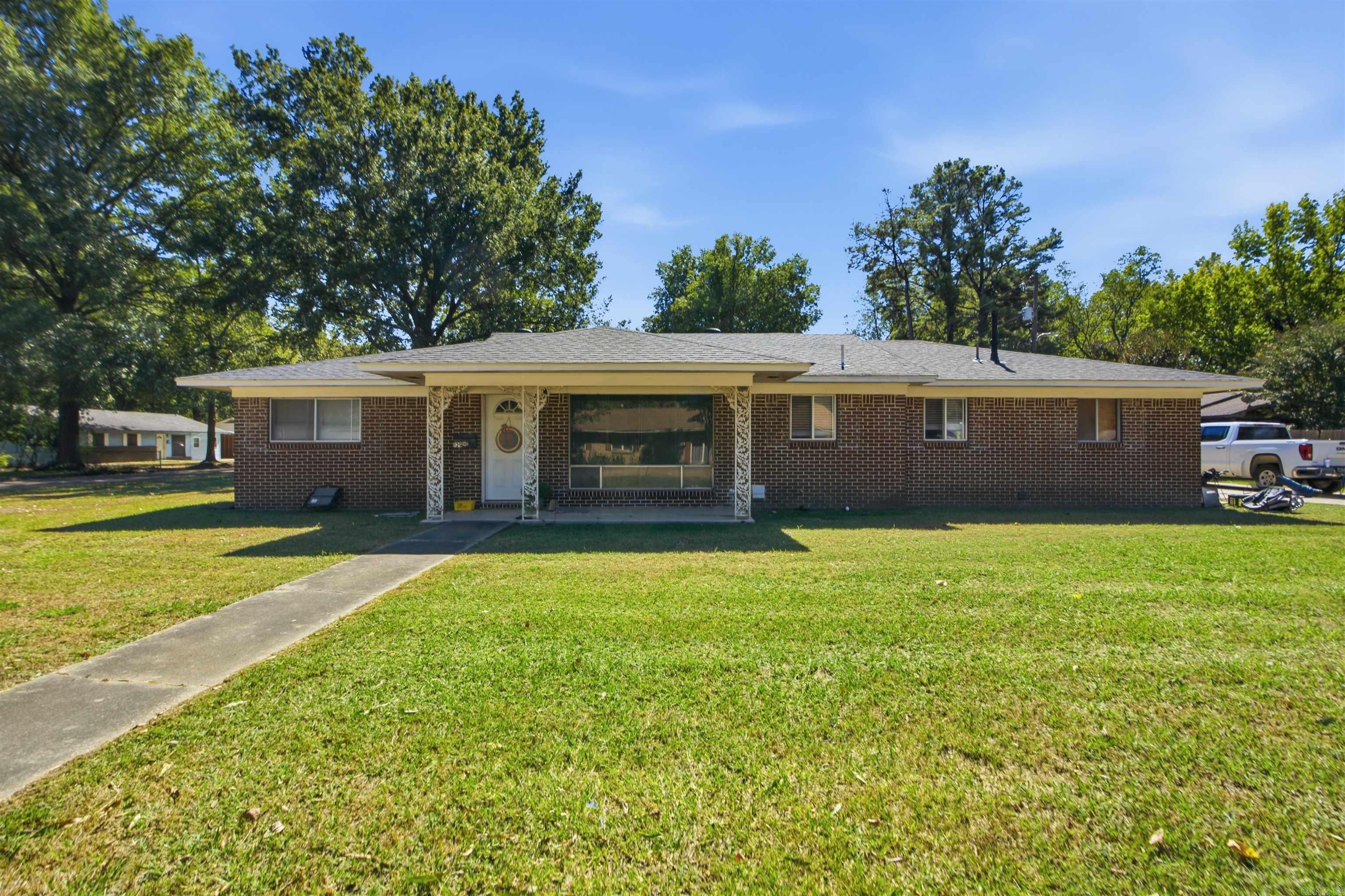 129 E Cloverdale Drive — photo