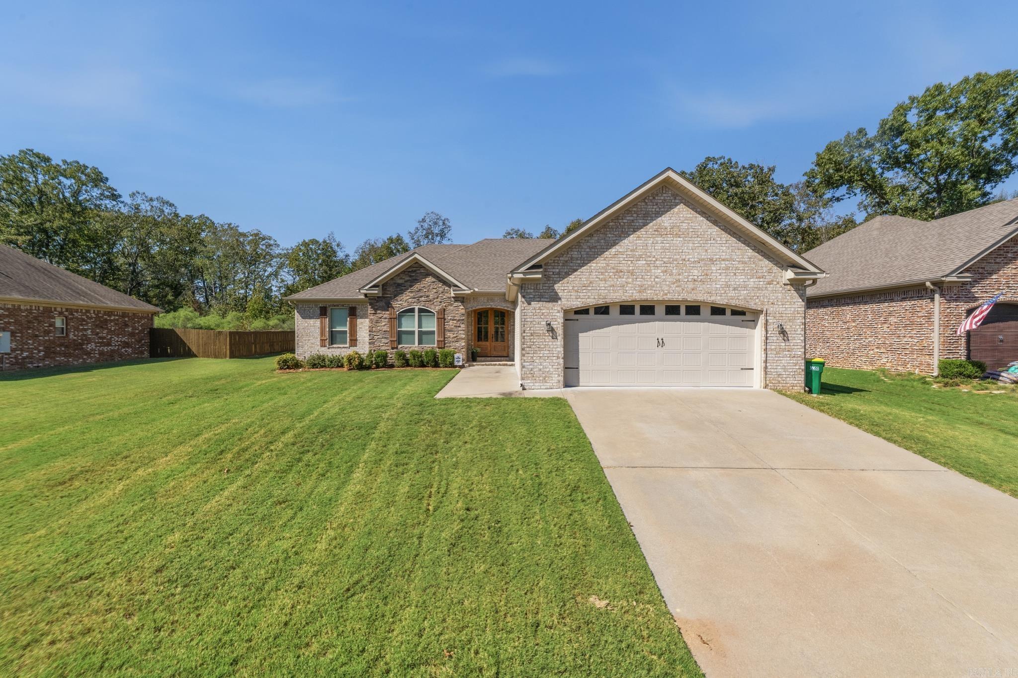 917 Oak Forest Circle — photo