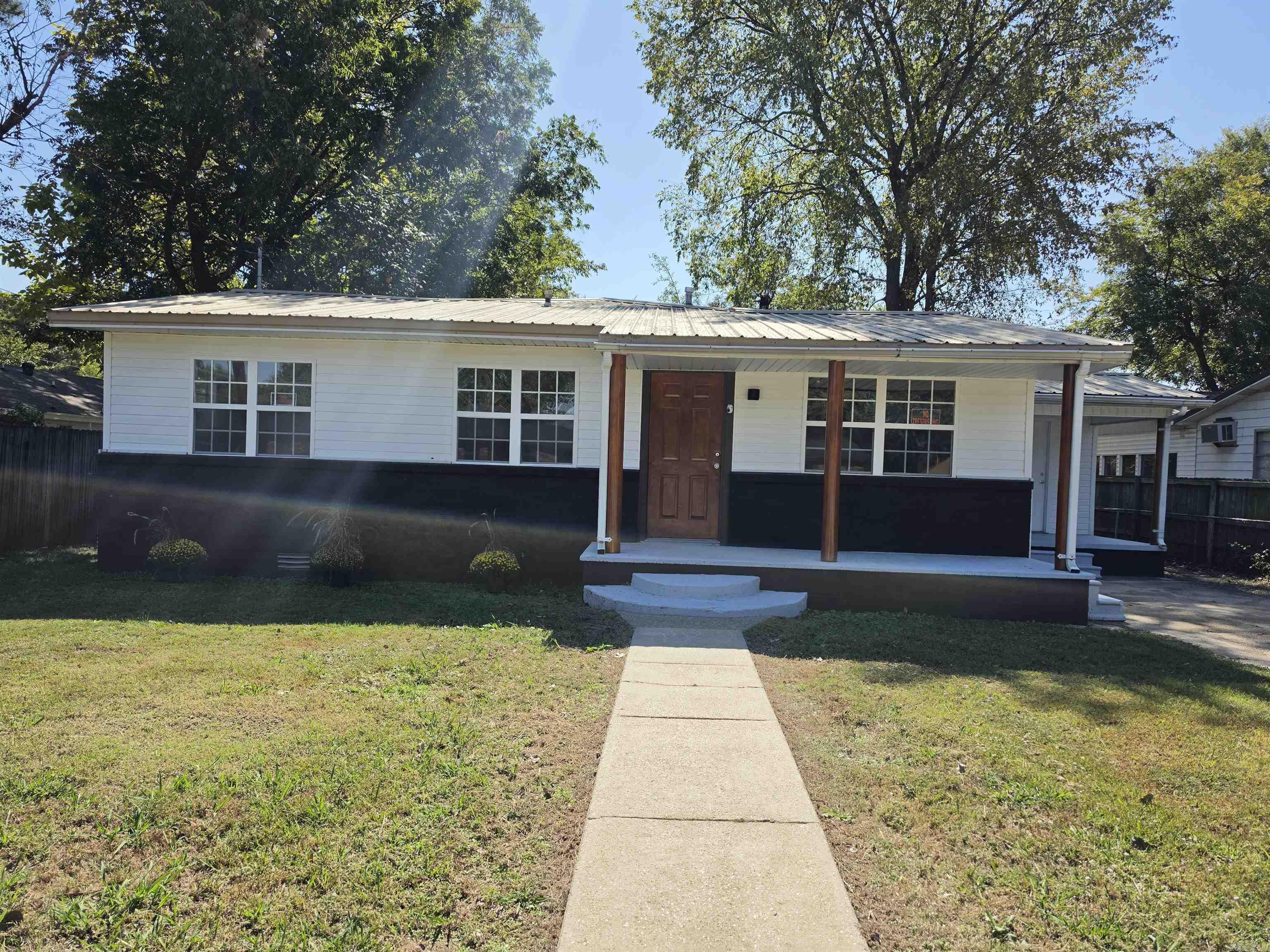 1302 E Court Street — photo