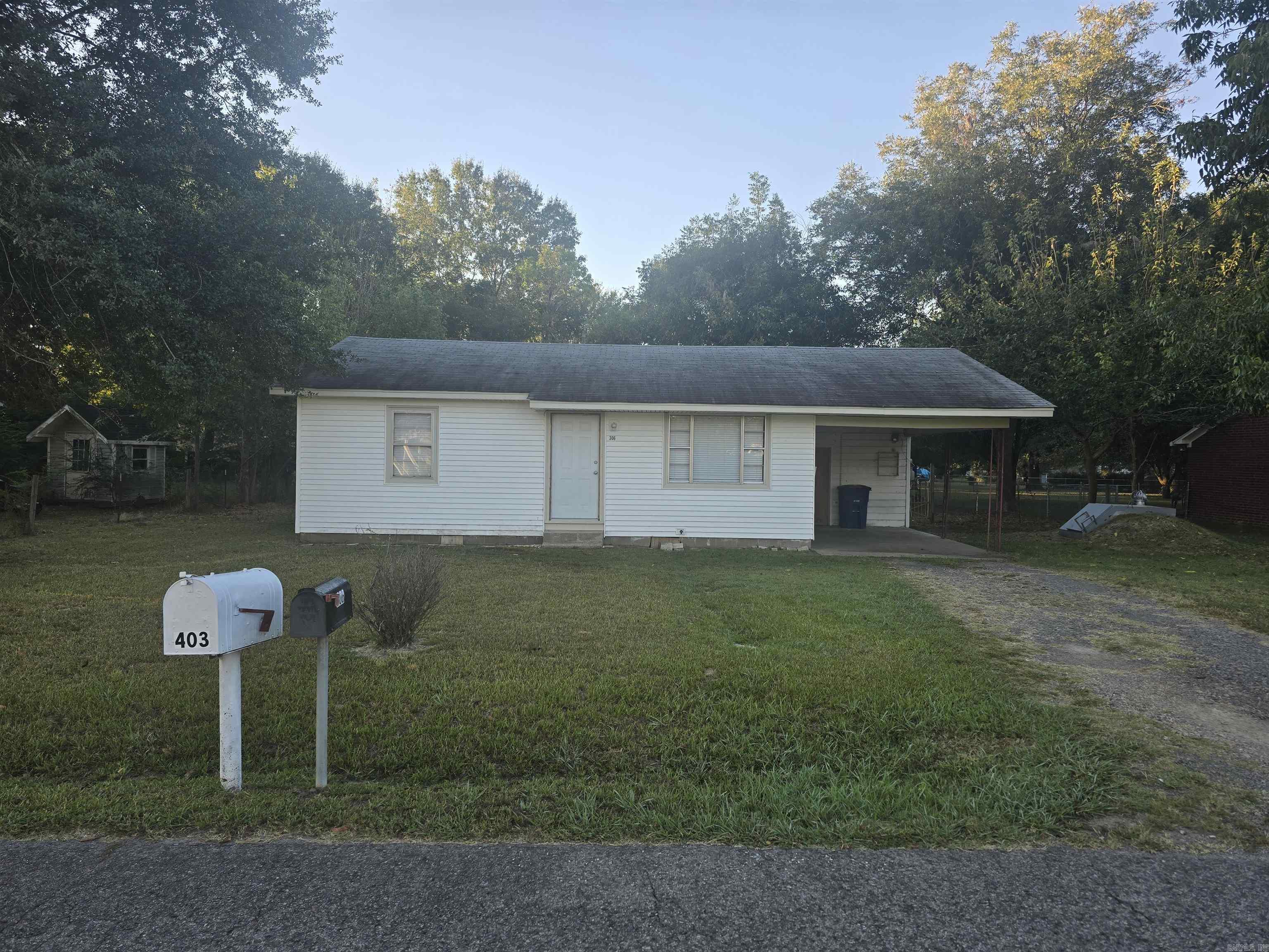 306 E Mississippi Street — photo