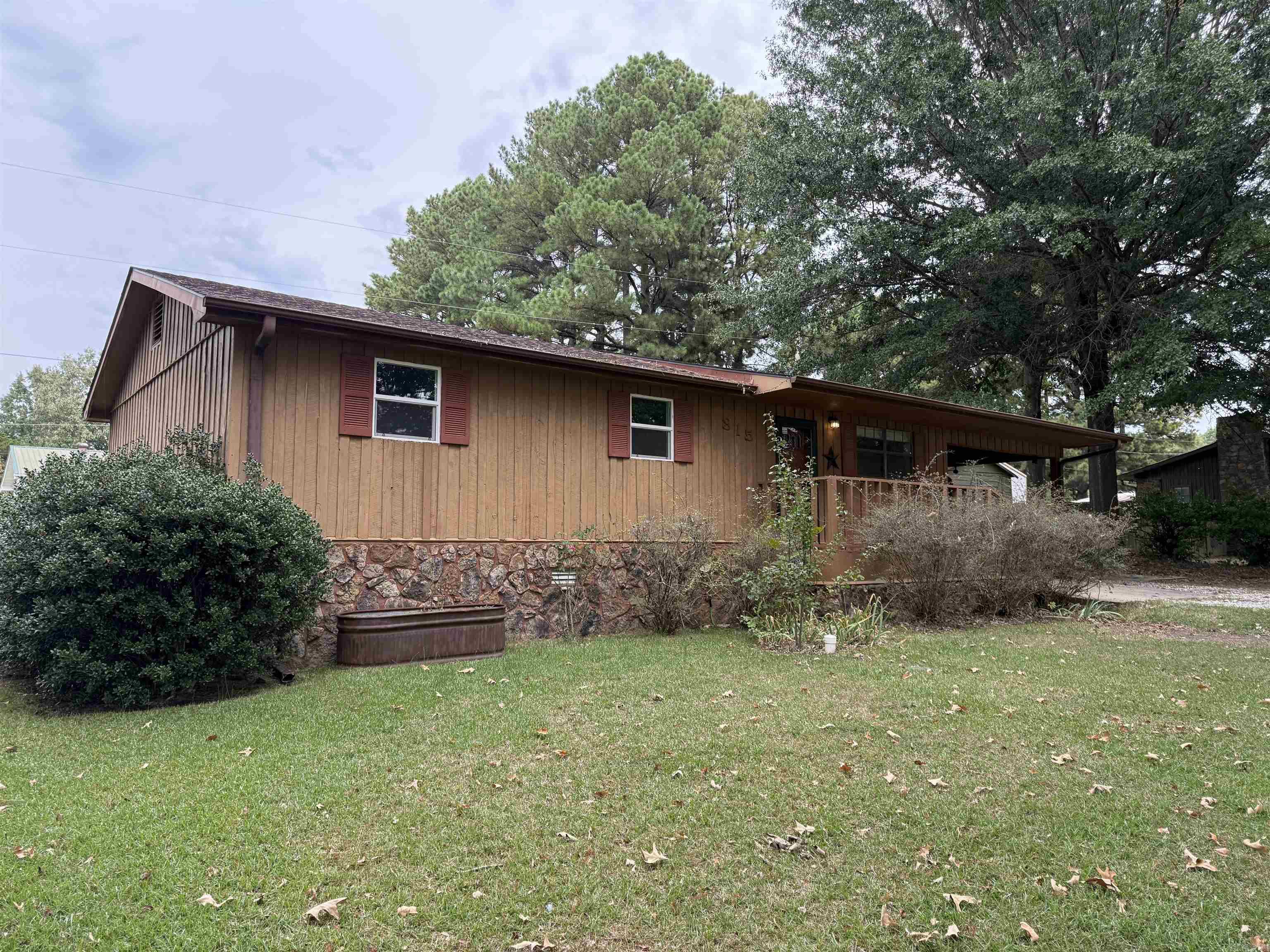 815 Pinewood Drive — photo