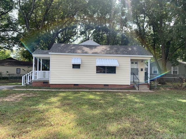 125 Saunders Drive — photo