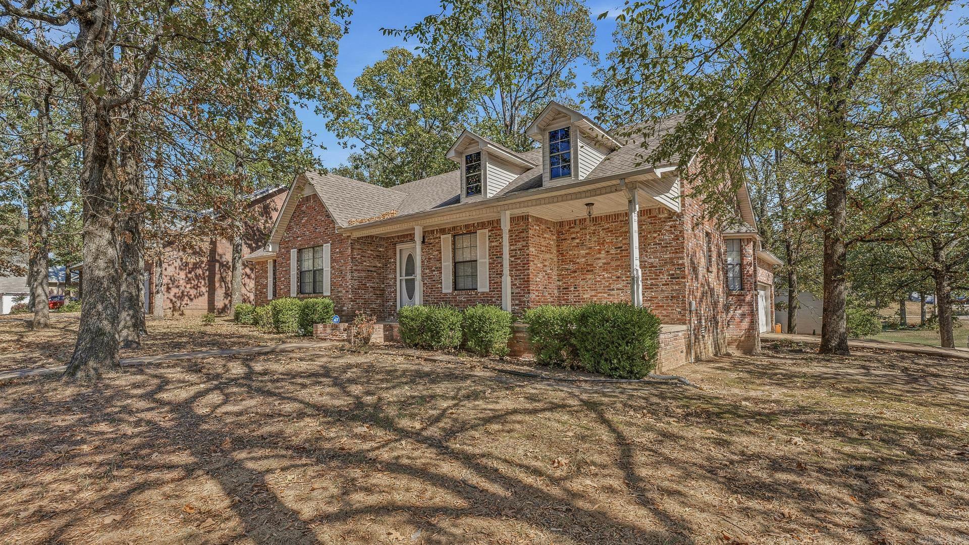 902 Live Oak Circle — photo
