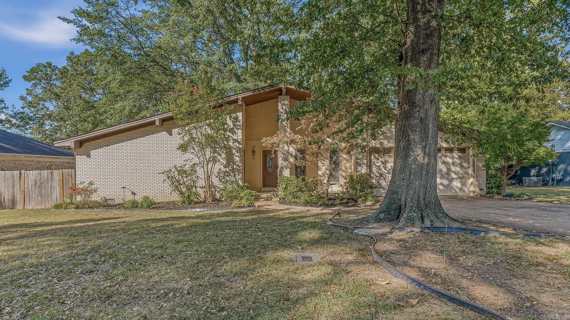 2221 Indian Trails Street — photo
