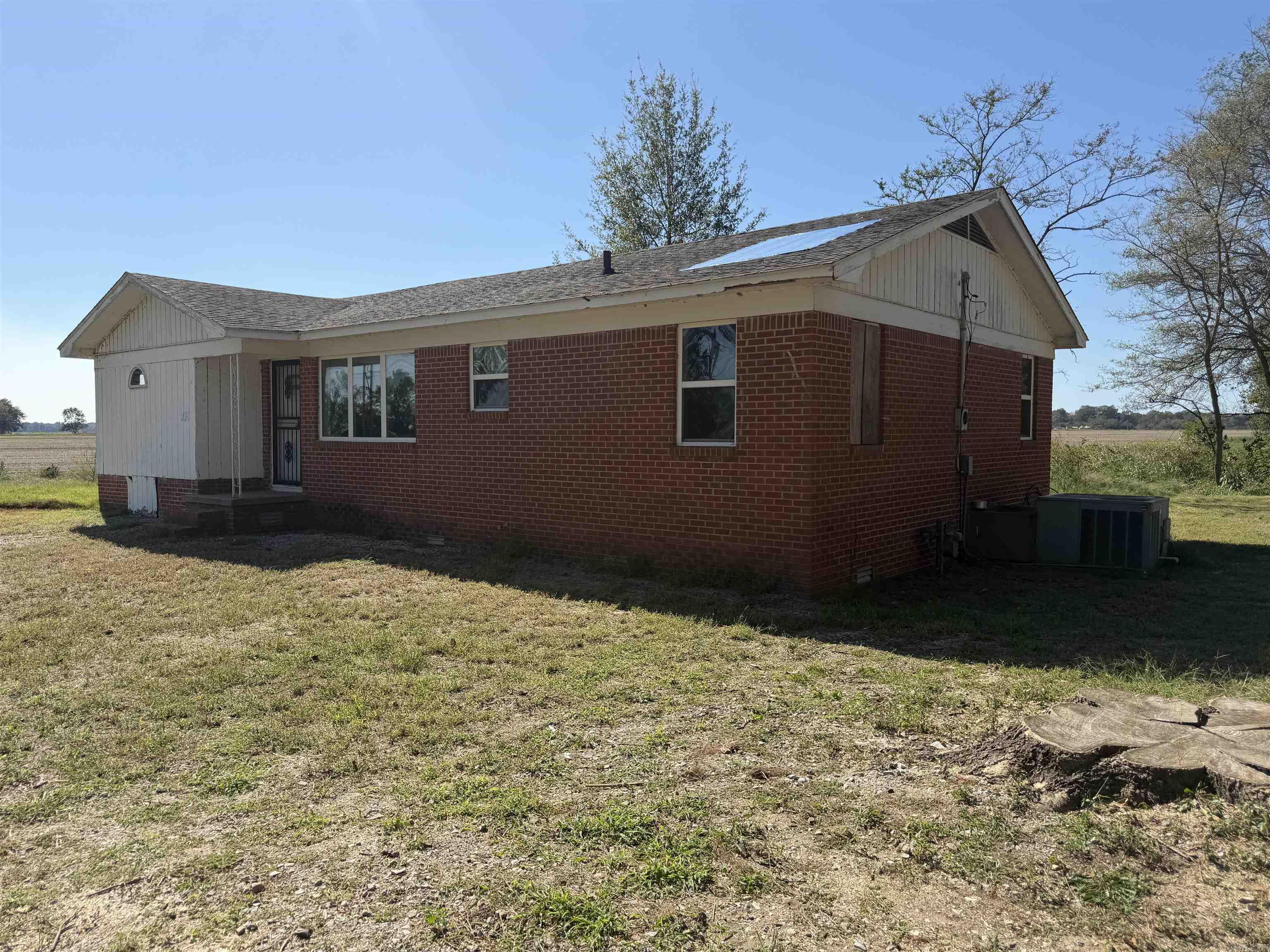 301 Lawrence 511 Road — photo
