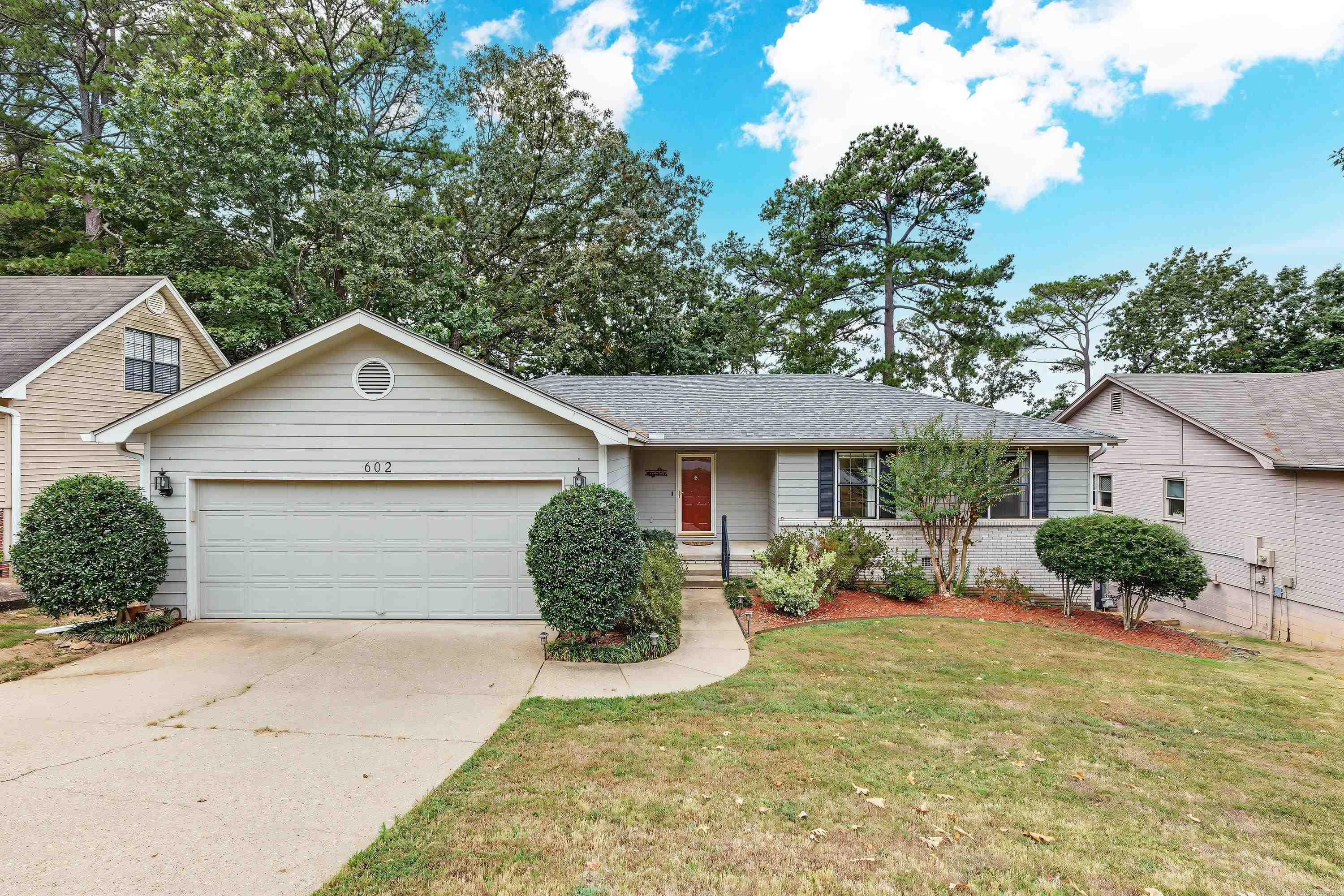 602 Parkway Place Drive — photo