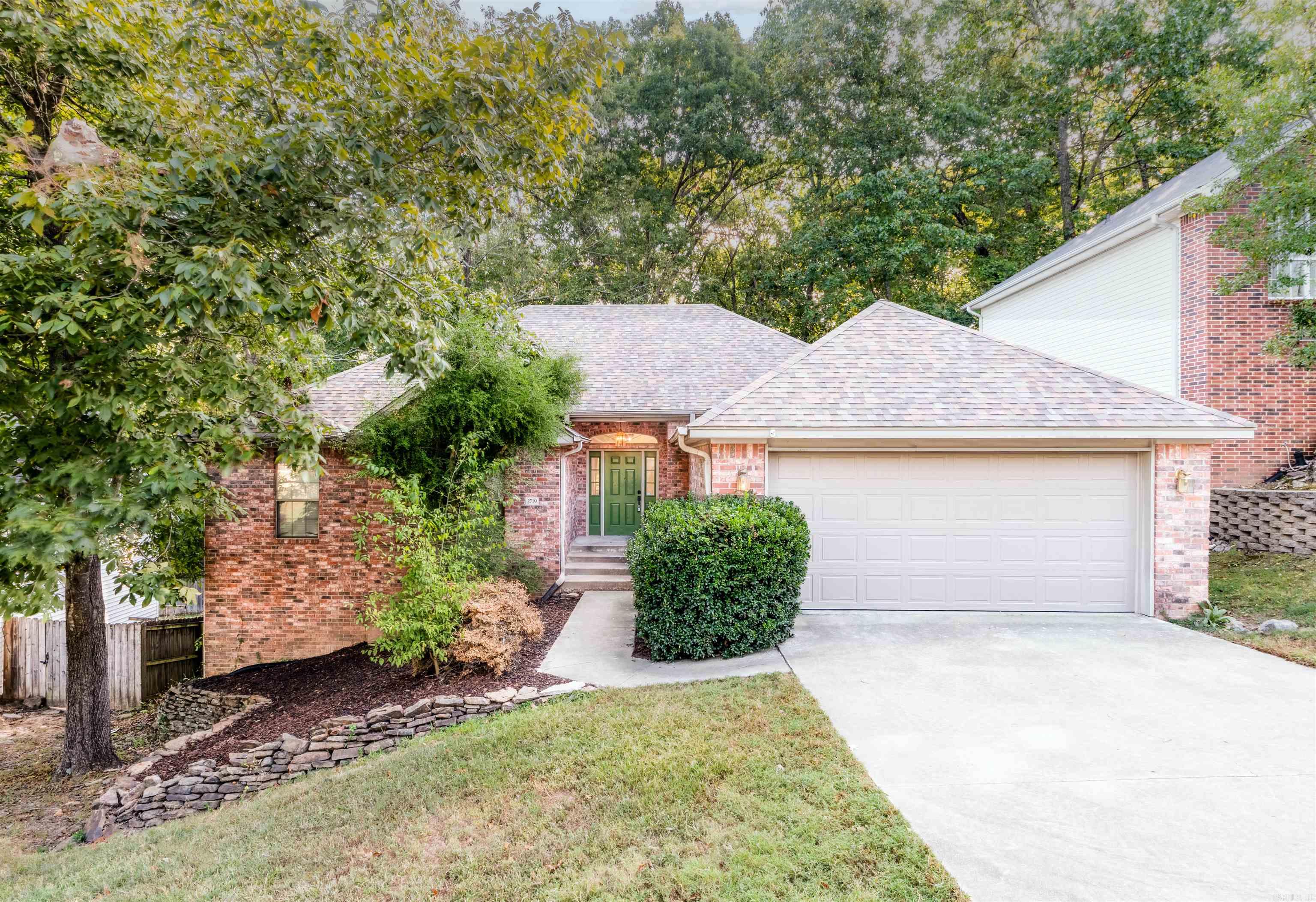 2719 Creekside Drive — photo