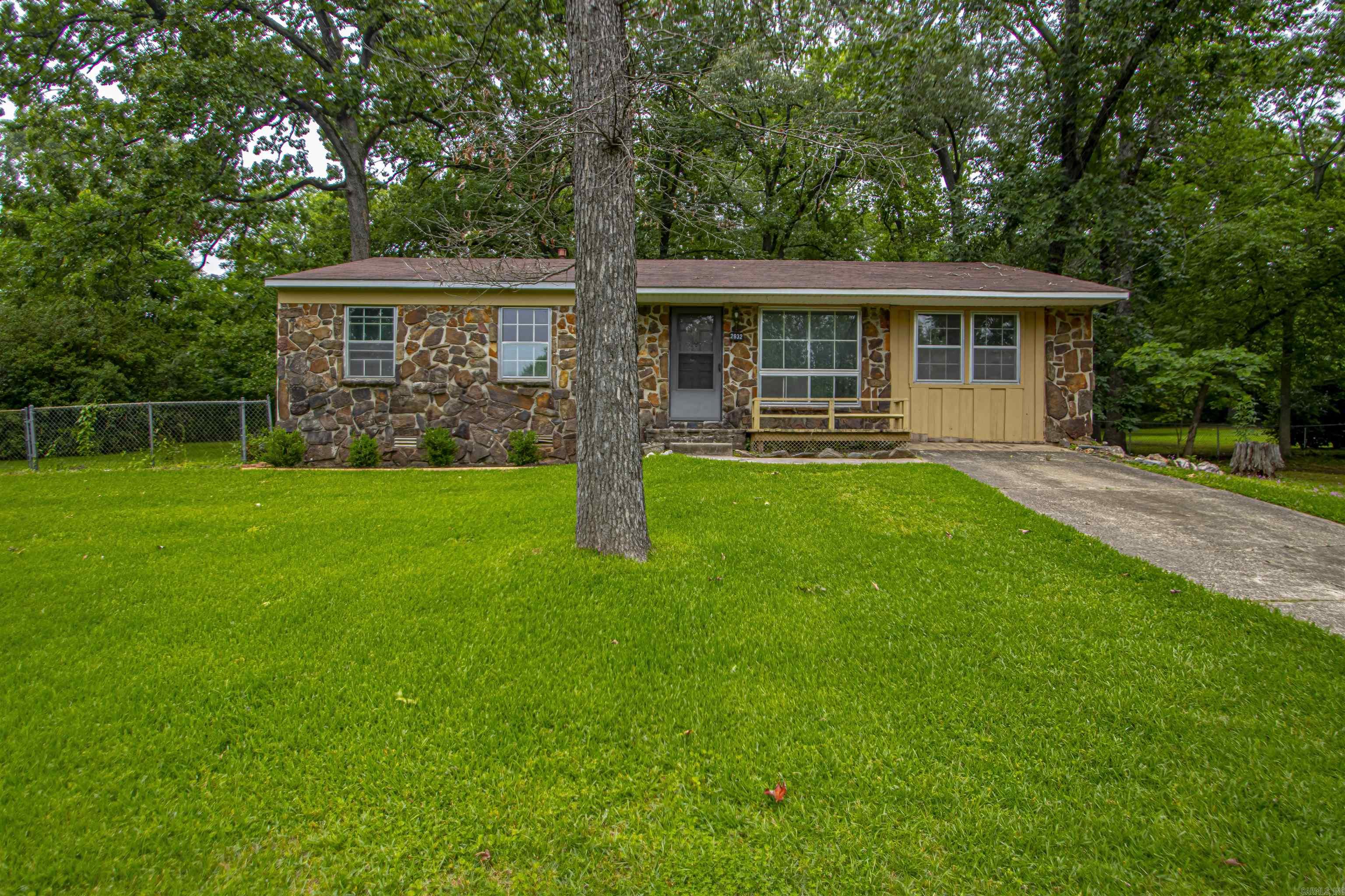 2932 Lakeside Drive — photo