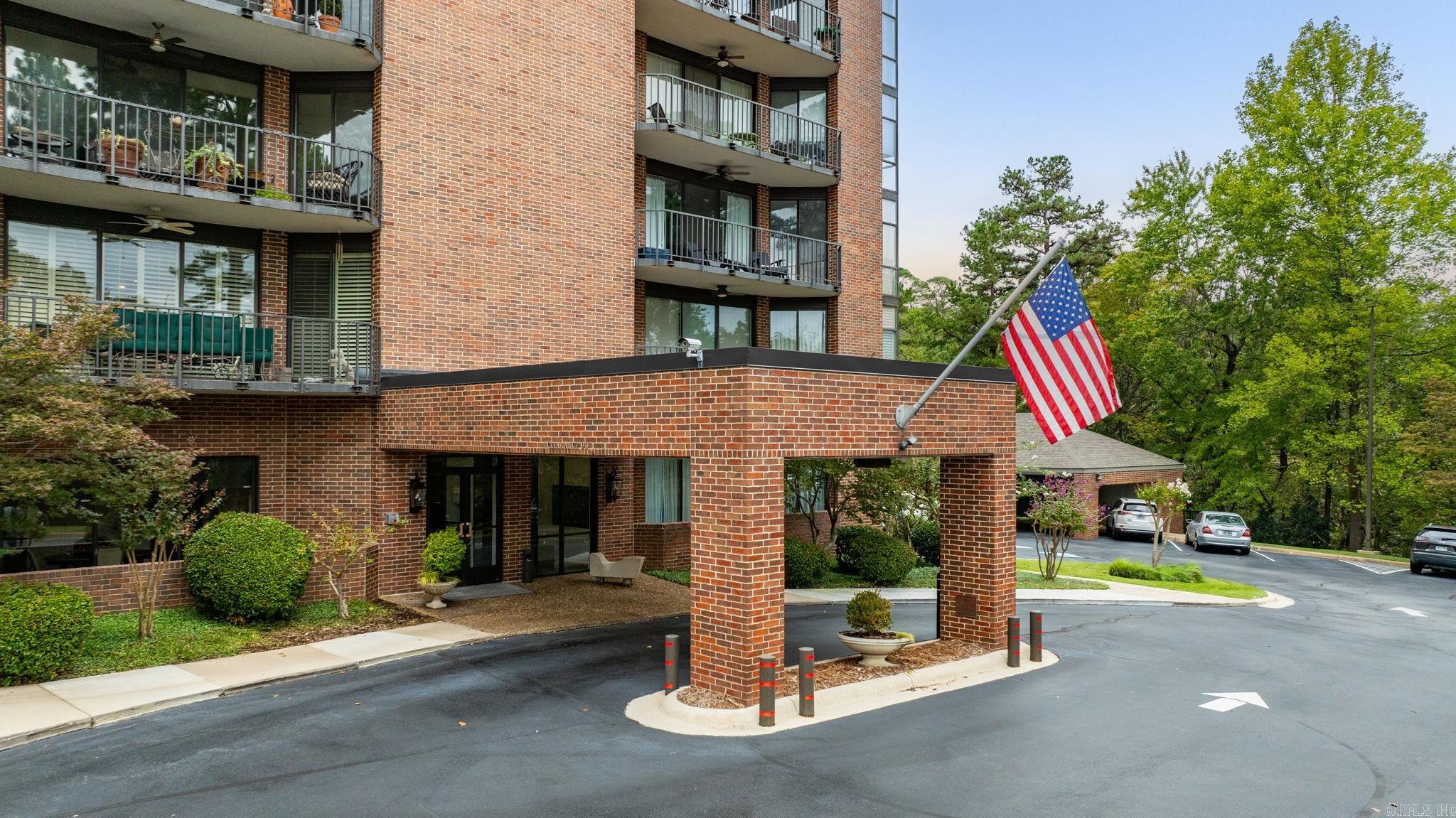 1 Treetops Lane — photo