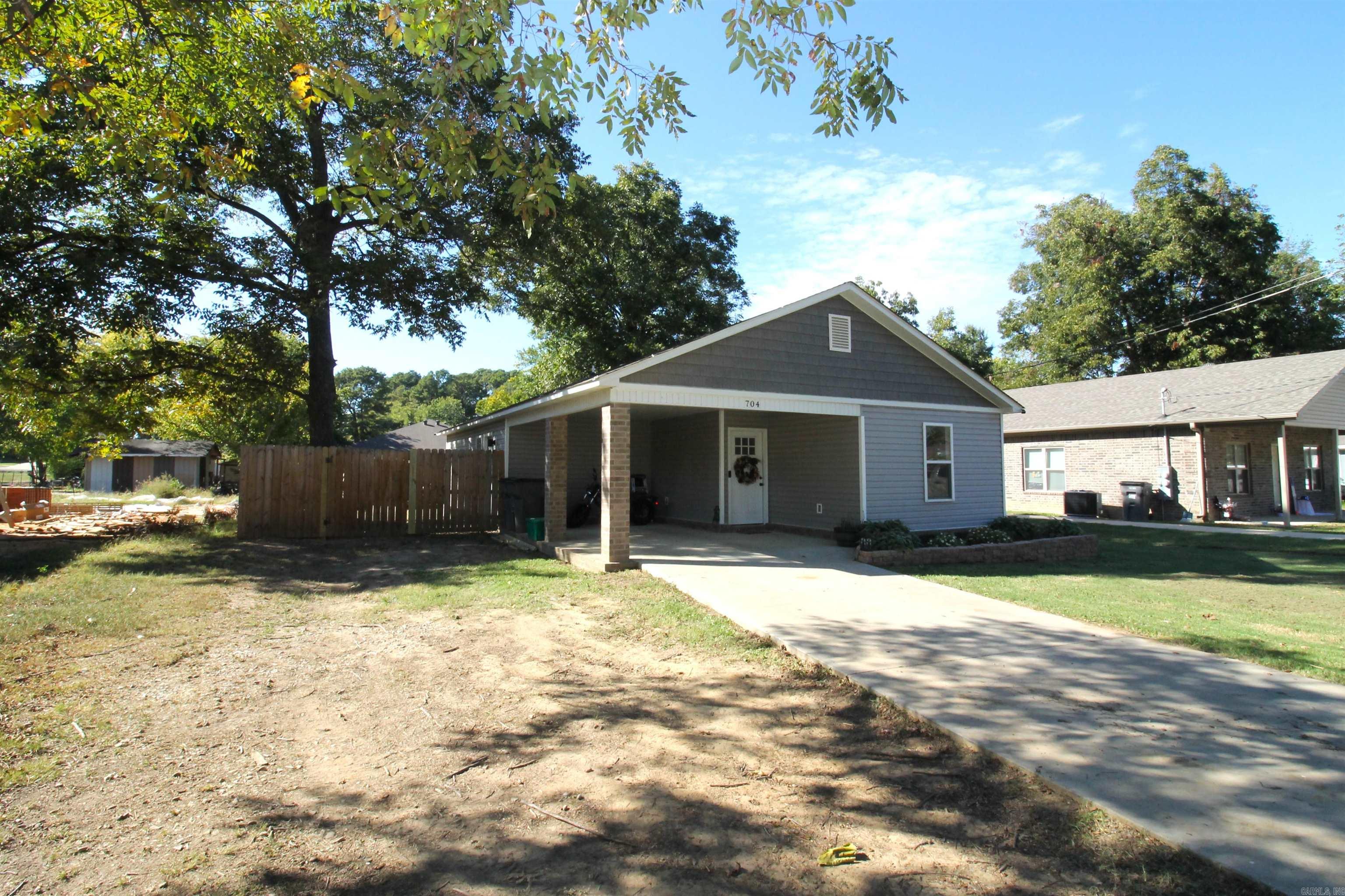 704 N 4th Street — photo