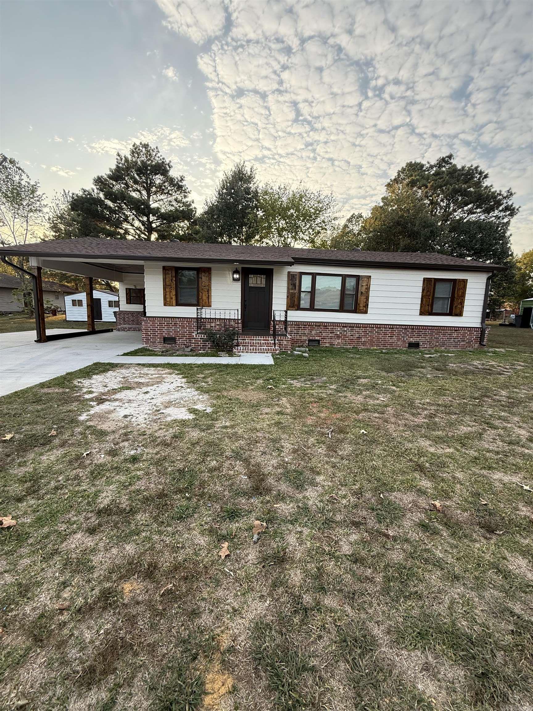608 S Rockingchair Road — photo