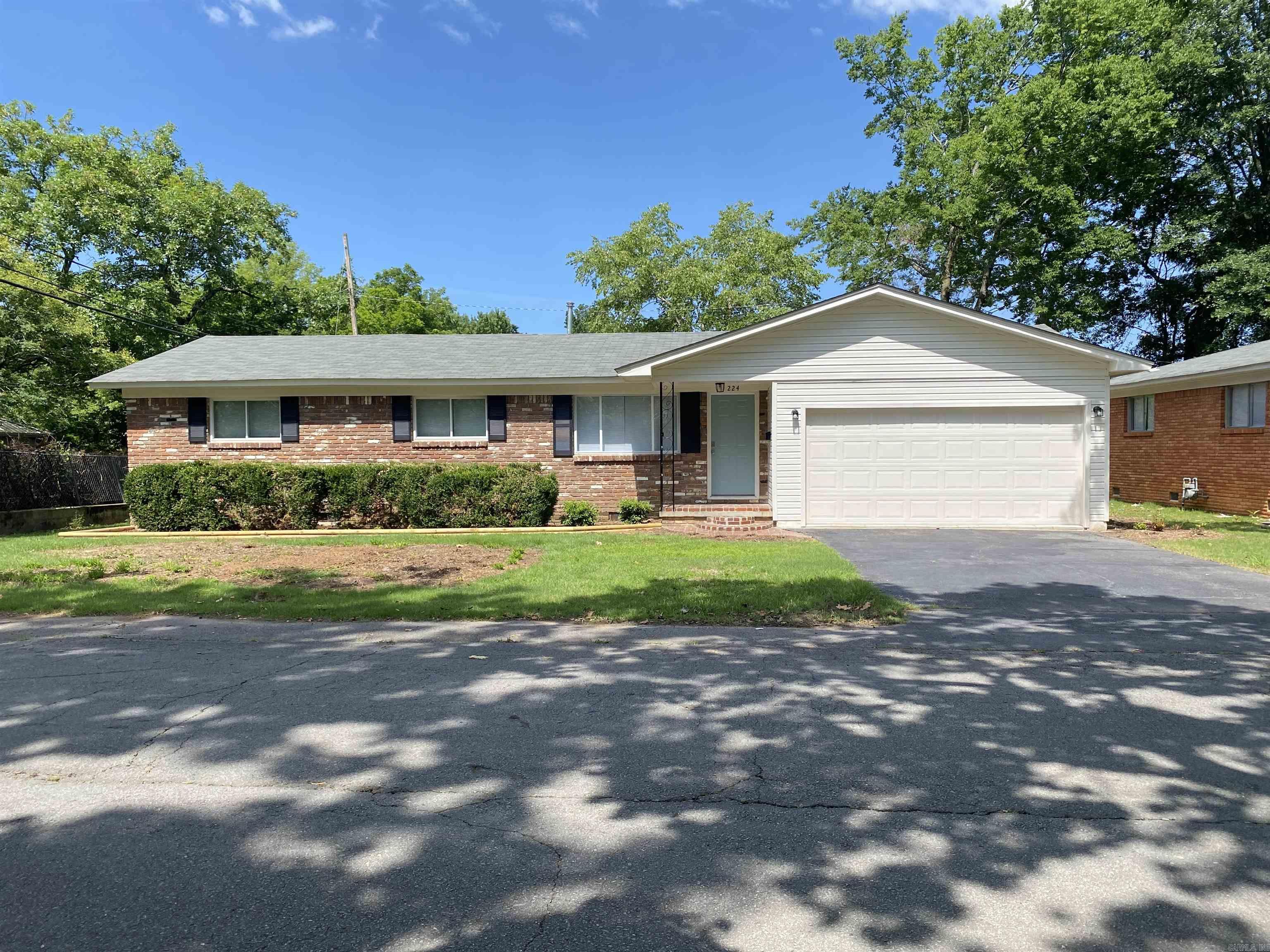 224 Sunnymeade Drive — photo