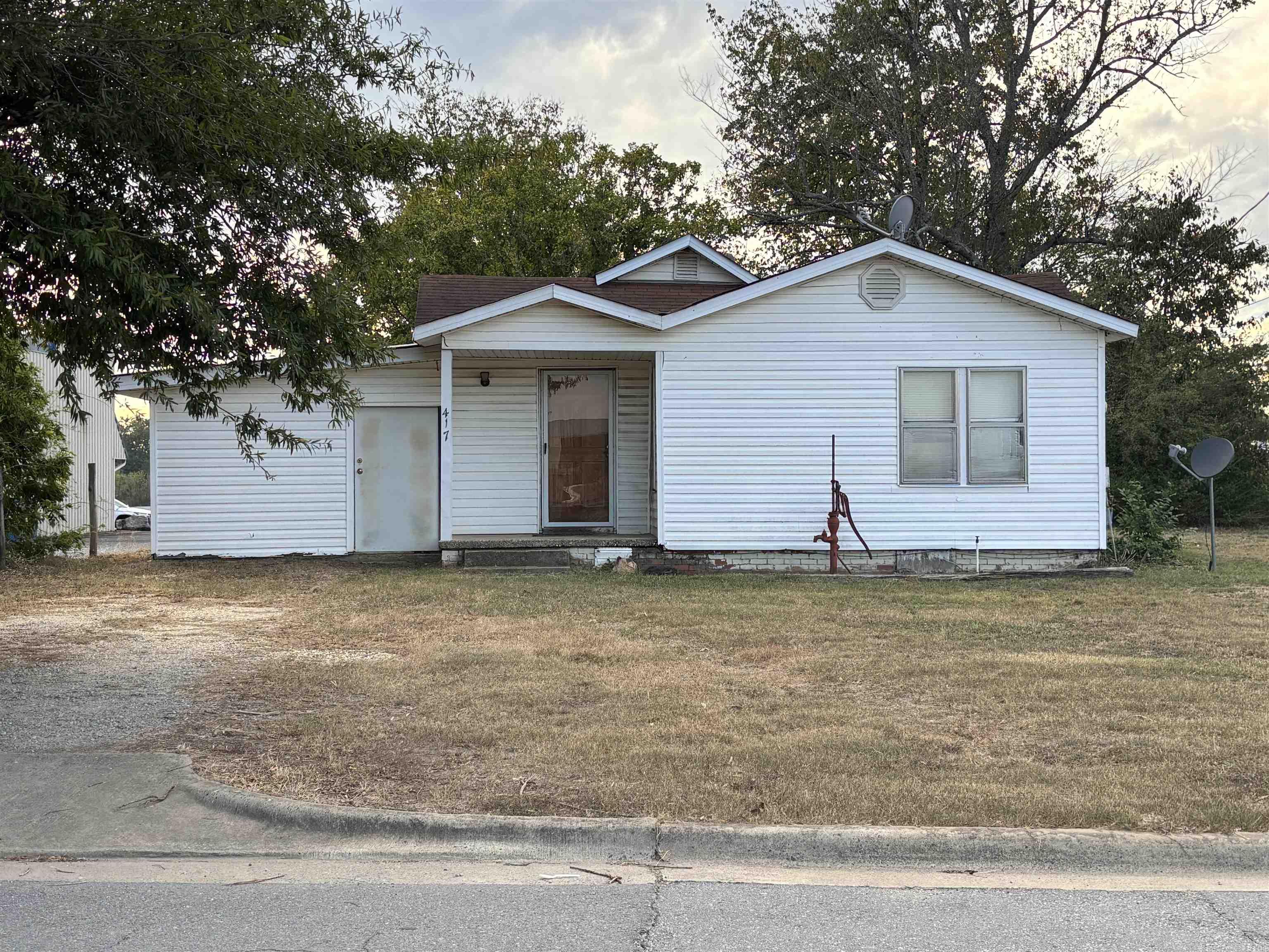 417 Fairfield Road — photo