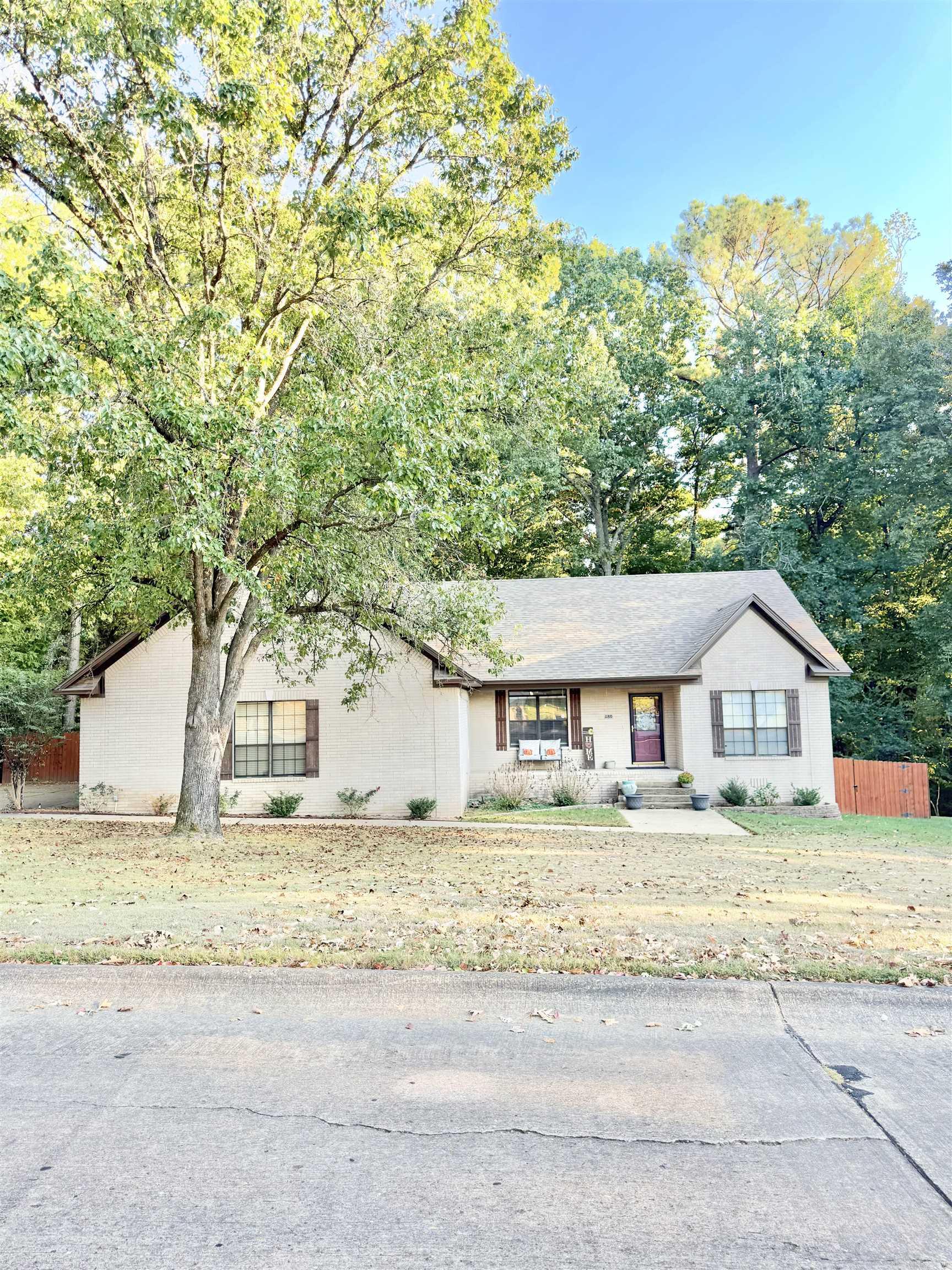 1180 Cambridge Circle — photo