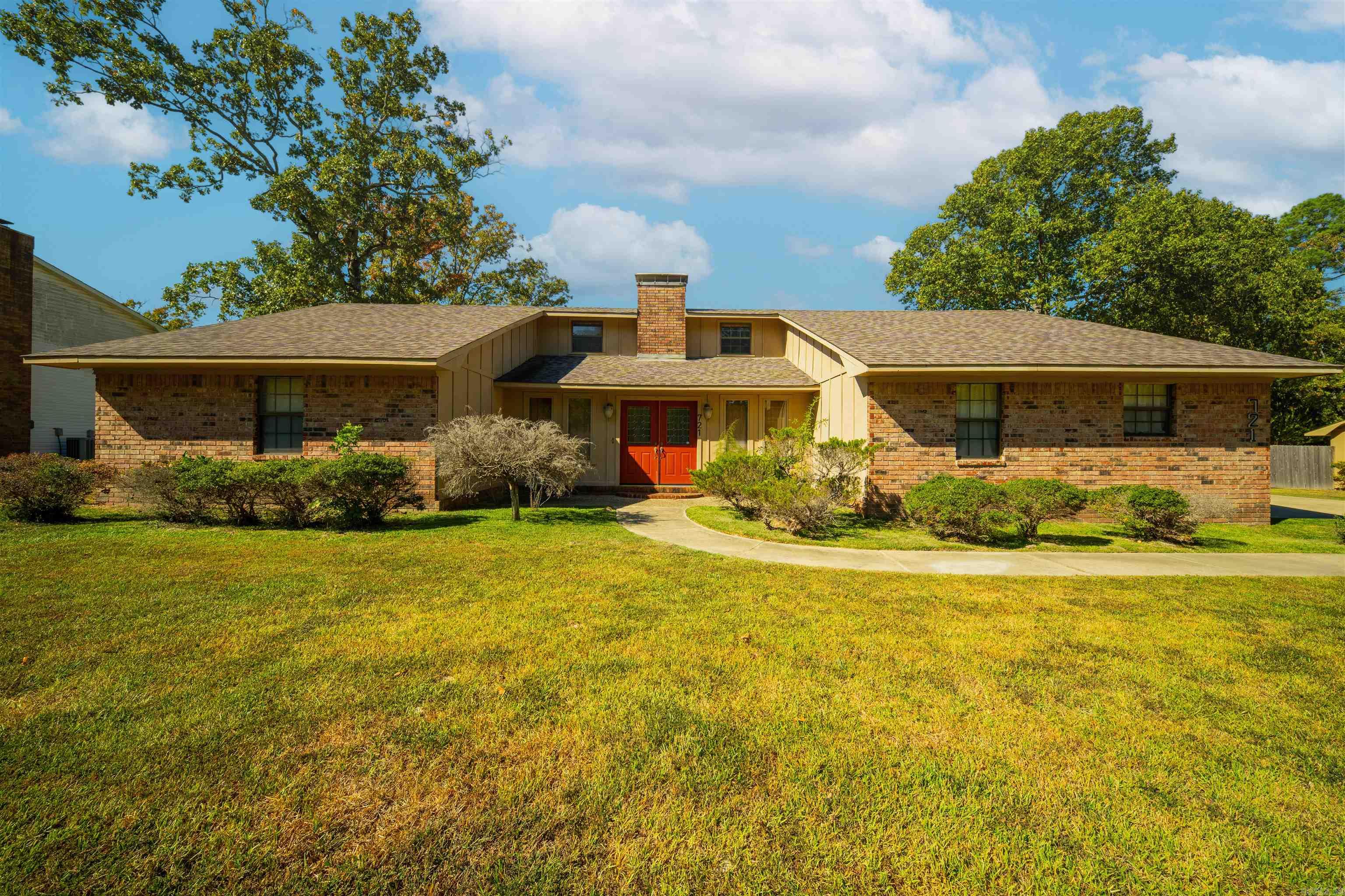 721 White Oak Drive — photo