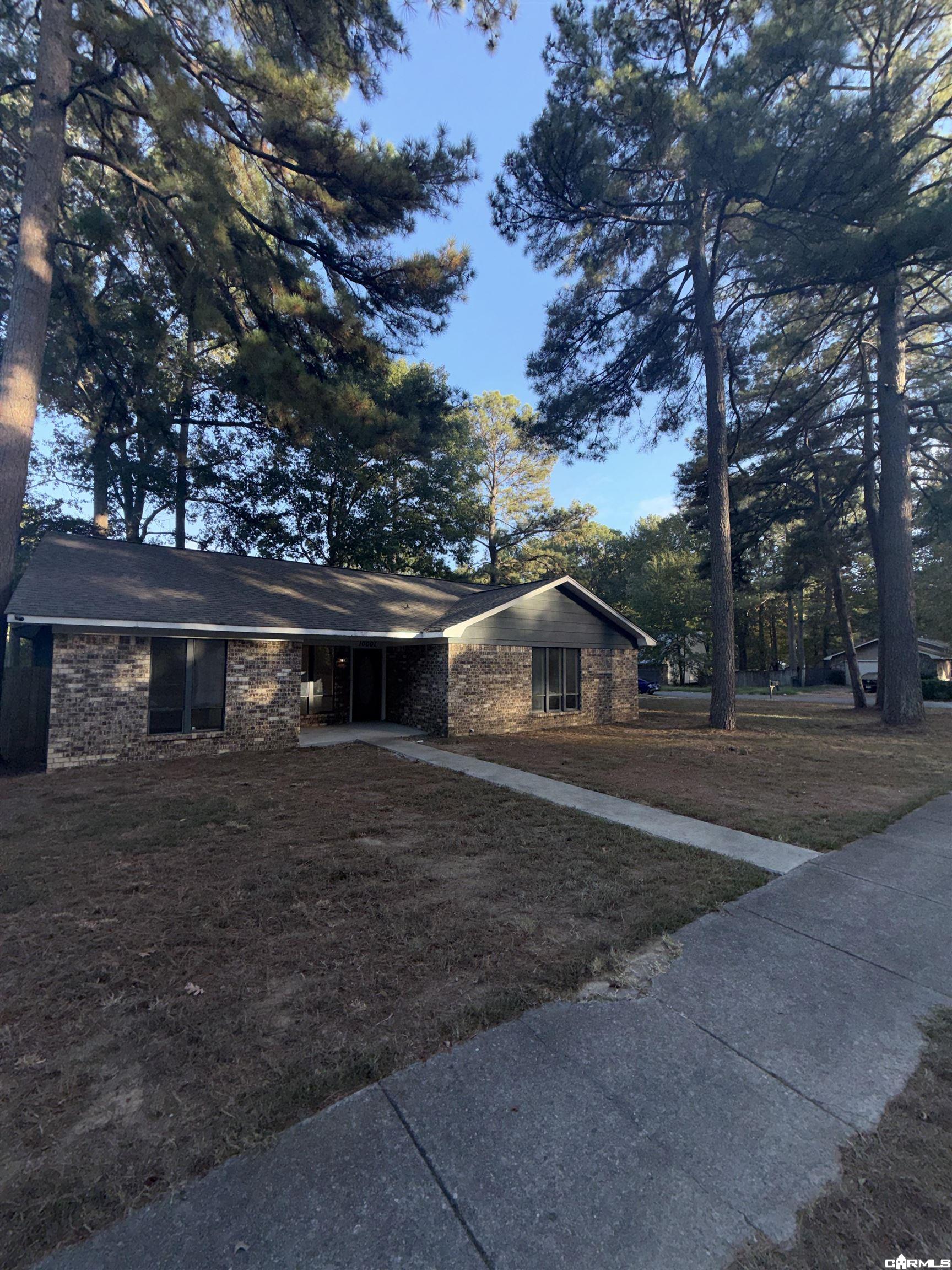 10001 Warren Drive — photo