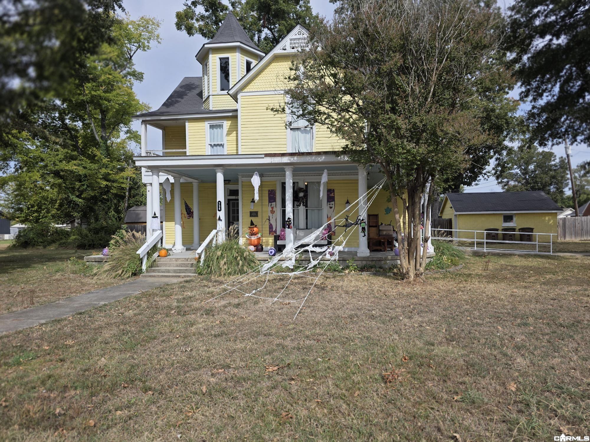 734 E Hamilton Avenue — photo