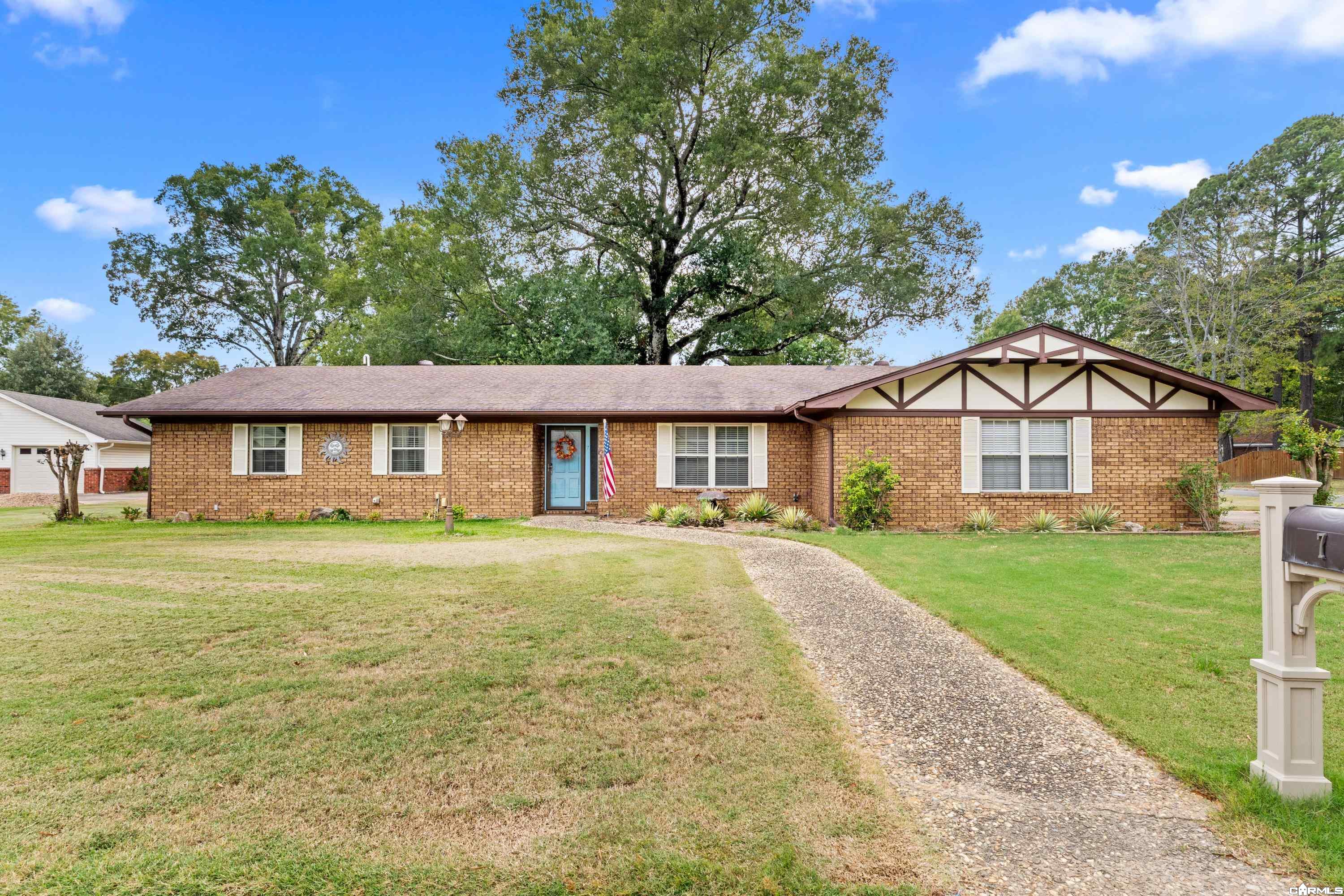 7 W Oak Drive — photo