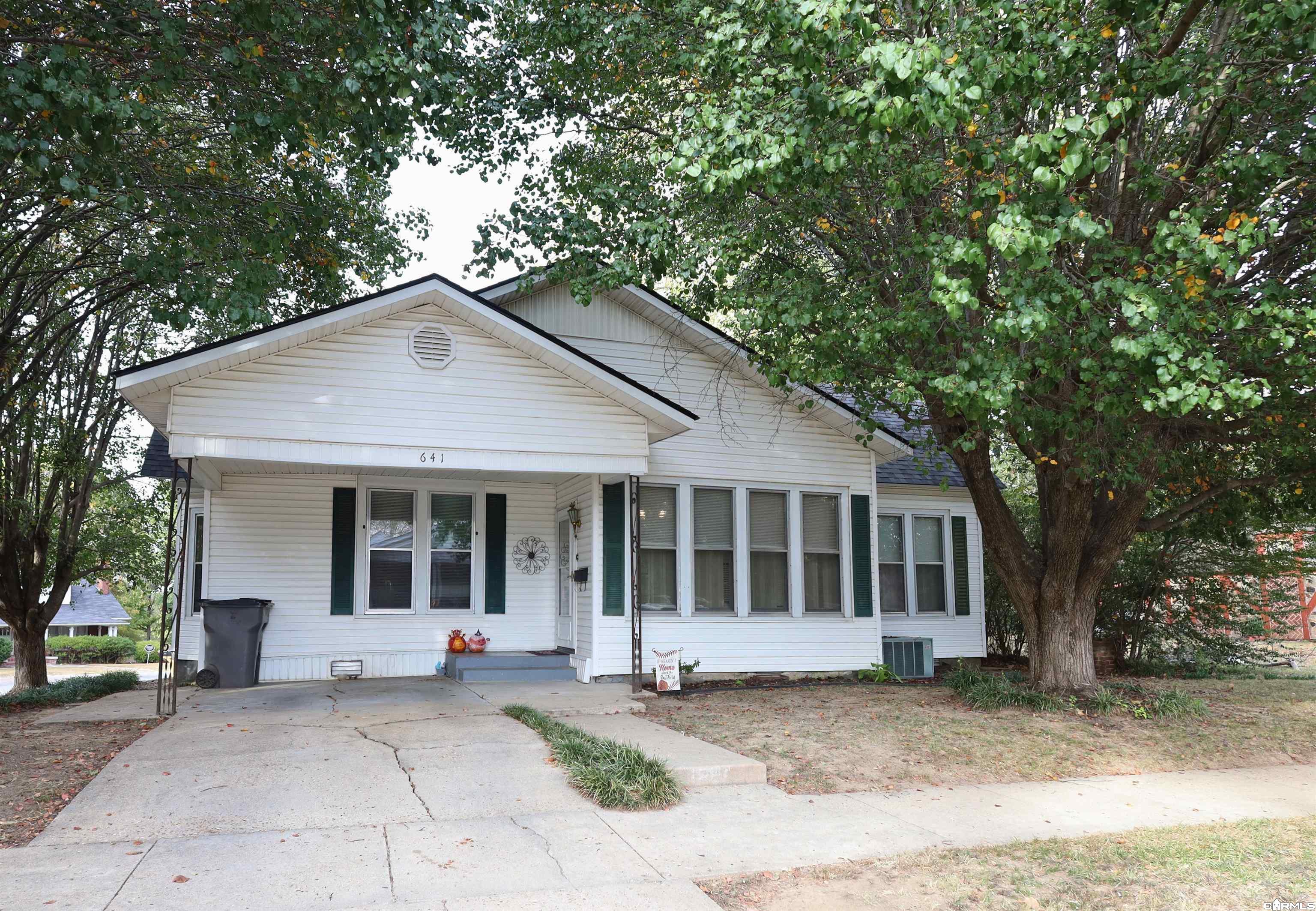 641 W Poplar Street — photo