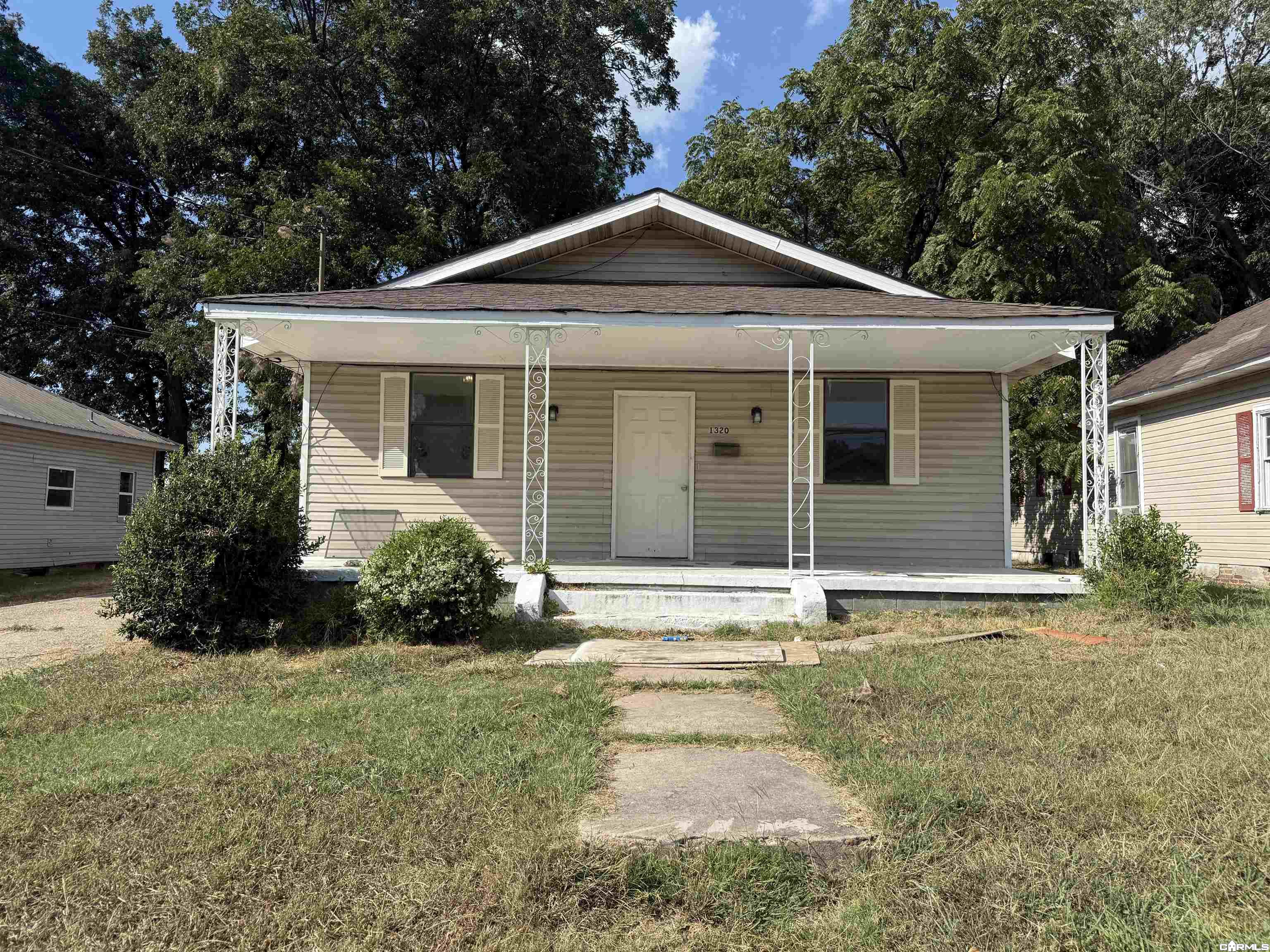 1320 Huntington — photo